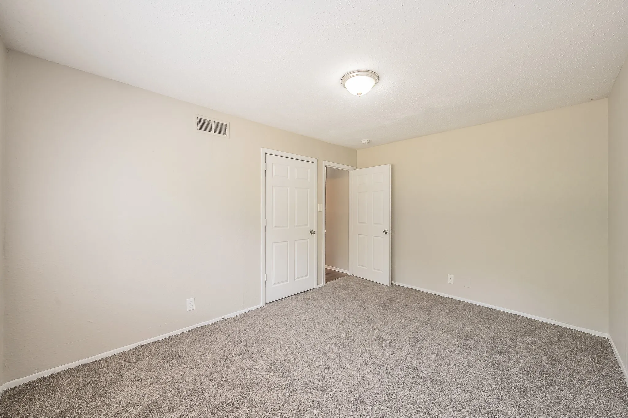 Single Family Residence For Sale in Dallas County , 728 Judy Lane, Seagoville, Texas 75159, 3 Bedroom, 2 Bathroom, 1 Garage spaces, 1,341 Sqft, built in 1955, mls#21358729, Real Estate Agent in Seagoville, Homes For Sale in Dallas county, Homes For Sale in Seagoville, Realtor in Seagoville Texas, Real Estate Brokerage Independent Realty Texas, Luminita Cordes Realtor
