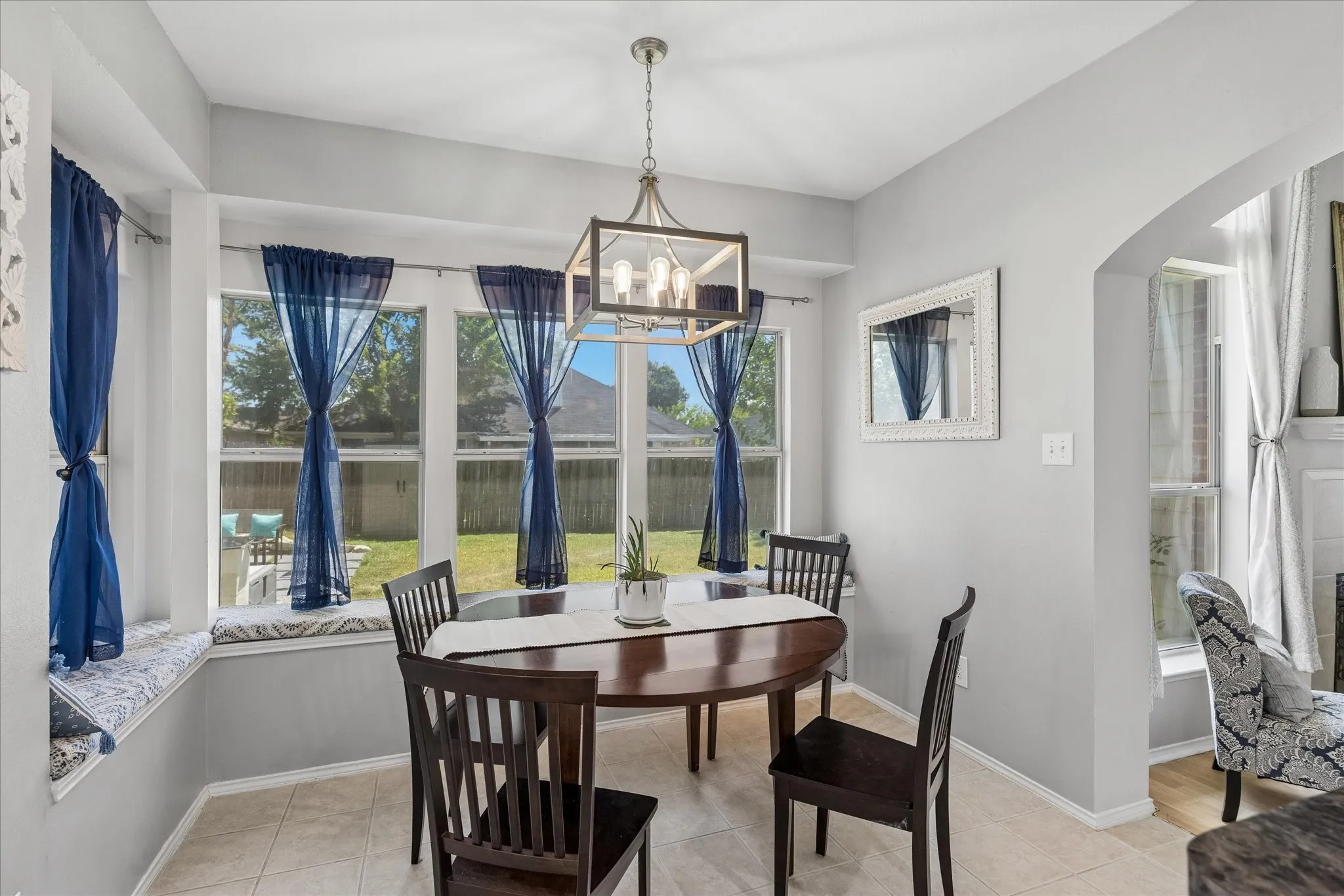 Single Family Residence For Sale in Tarrant County , 5948 Hillview Drive, Watauga, Texas 76148, 3 Bedroom, 3 Bathroom, 2 Garage spaces, 2,017 Sqft, built in 1996, mls#21361291, Real Estate Agent in Watauga, Homes For Sale in Tarrant county, Homes For Sale in Watauga, Realtor in Watauga Texas, Real Estate Brokerage Independent Realty Texas, Luminita Cordes Realtor
