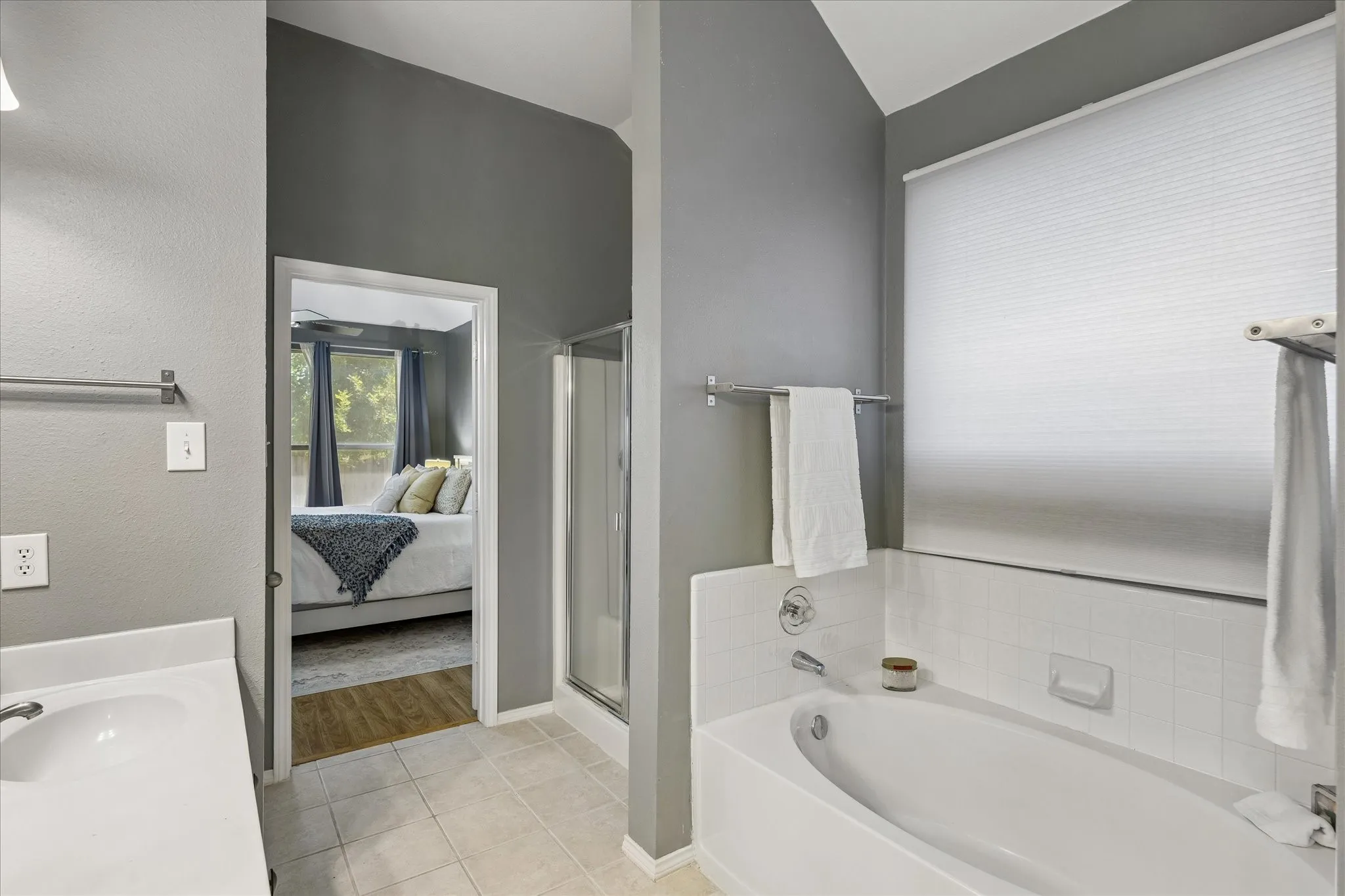 Single Family Residence For Sale in Tarrant County , 5948 Hillview Drive, Watauga, Texas 76148, 3 Bedroom, 3 Bathroom, 2 Garage spaces, 2,017 Sqft, built in 1996, mls#21361291, Real Estate Agent in Watauga, Homes For Sale in Tarrant county, Homes For Sale in Watauga, Realtor in Watauga Texas, Real Estate Brokerage Independent Realty Texas, Luminita Cordes Realtor