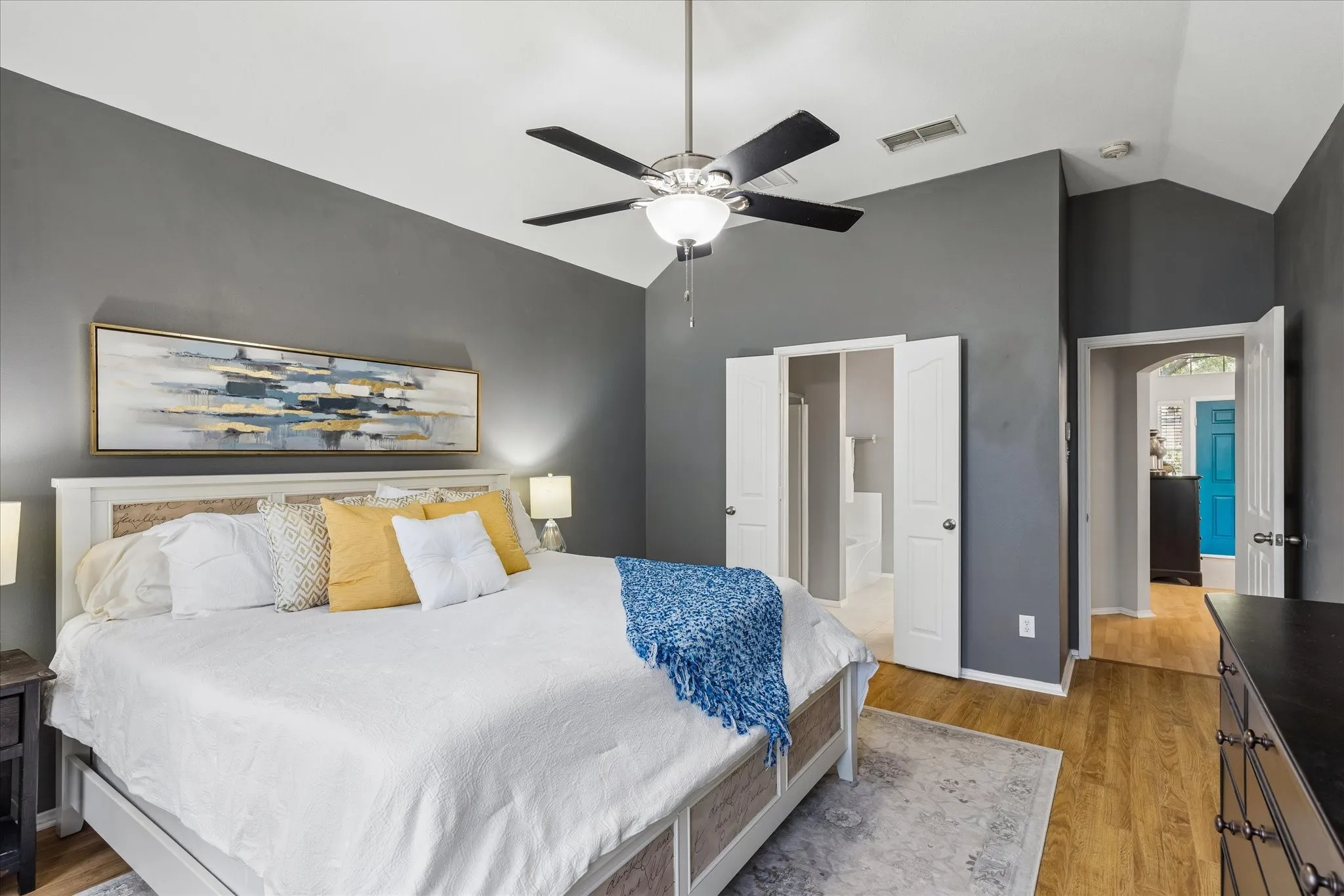 Single Family Residence For Sale in Tarrant County , 5948 Hillview Drive, Watauga, Texas 76148, 3 Bedroom, 3 Bathroom, 2 Garage spaces, 2,017 Sqft, built in 1996, mls#21361291, Real Estate Agent in Watauga, Homes For Sale in Tarrant county, Homes For Sale in Watauga, Realtor in Watauga Texas, Real Estate Brokerage Independent Realty Texas, Luminita Cordes Realtor