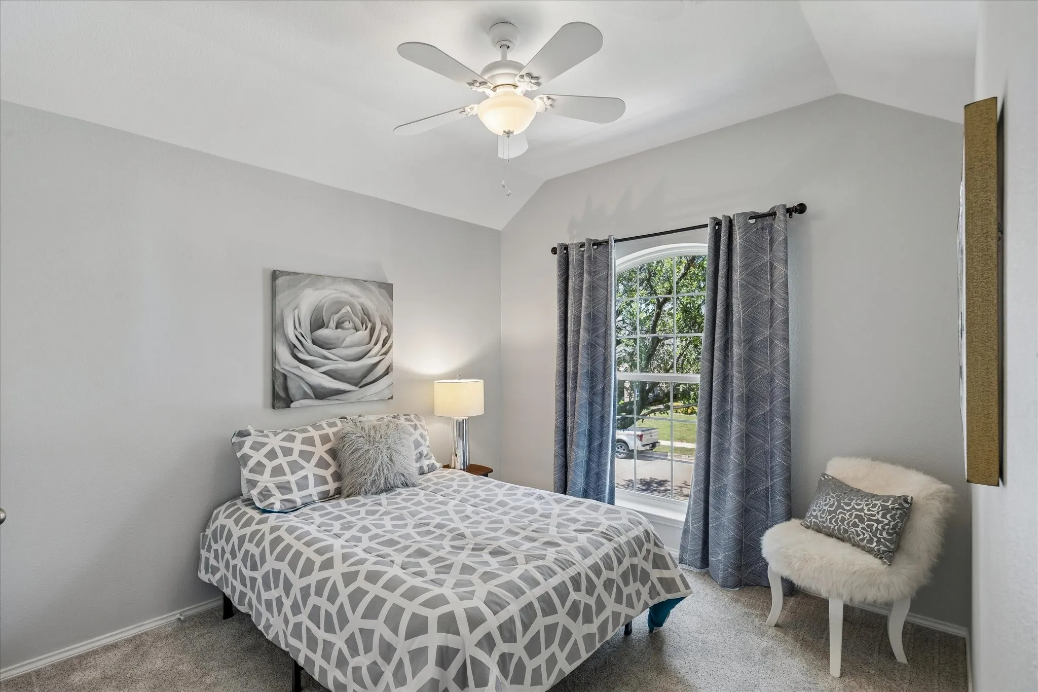 Single Family Residence For Sale in Tarrant County , 5948 Hillview Drive, Watauga, Texas 76148, 3 Bedroom, 3 Bathroom, 2 Garage spaces, 2,017 Sqft, built in 1996, mls#21361291, Real Estate Agent in Watauga, Homes For Sale in Tarrant county, Homes For Sale in Watauga, Realtor in Watauga Texas, Real Estate Brokerage Independent Realty Texas, Luminita Cordes Realtor