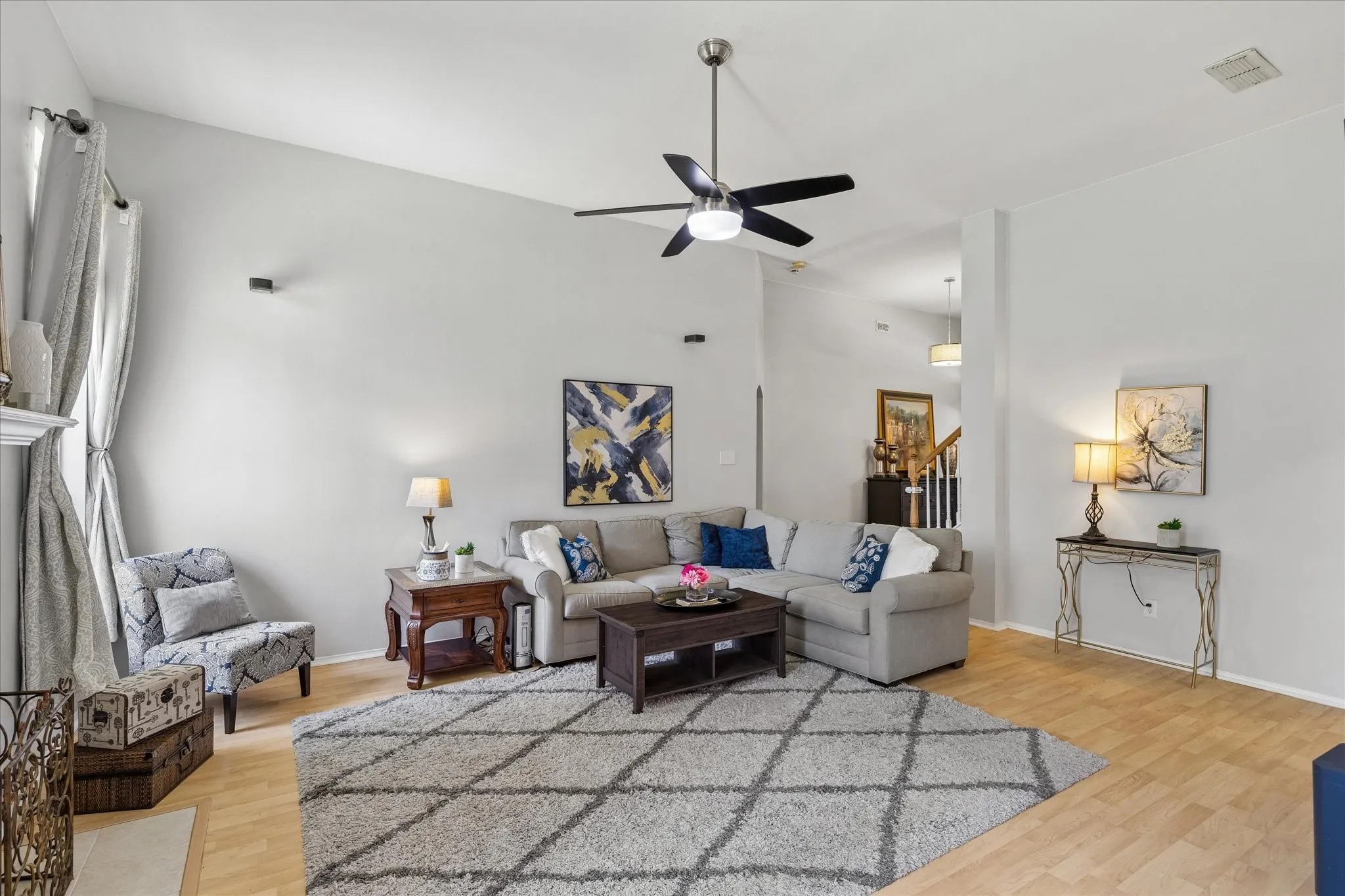 Single Family Residence For Sale in Tarrant County , 5948 Hillview Drive, Watauga, Texas 76148, 3 Bedroom, 3 Bathroom, 2 Garage spaces, 2,017 Sqft, built in 1996, mls#21361291, Real Estate Agent in Watauga, Homes For Sale in Tarrant county, Homes For Sale in Watauga, Realtor in Watauga Texas, Real Estate Brokerage Independent Realty Texas, Luminita Cordes Realtor