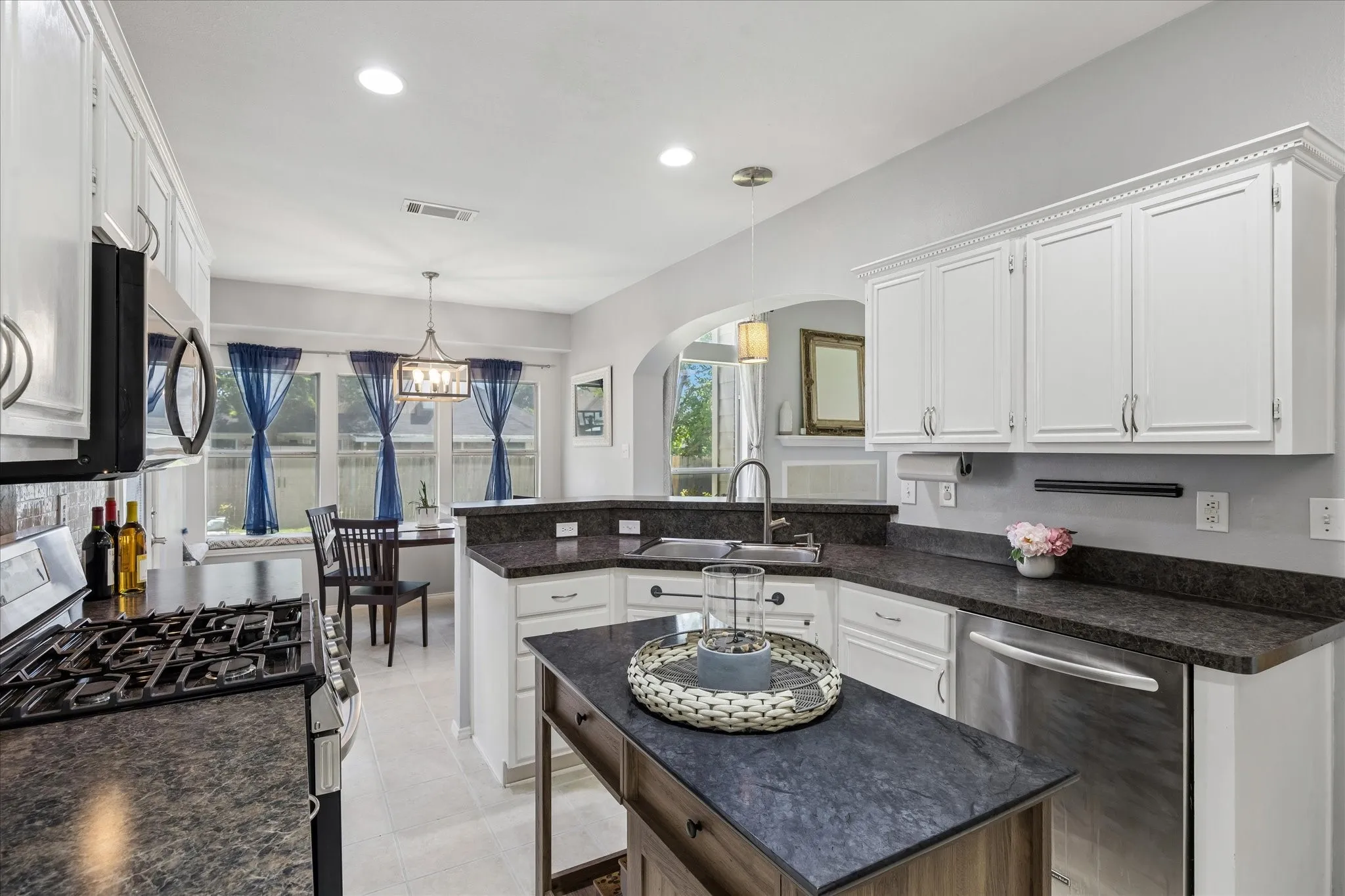 Single Family Residence For Sale in Tarrant County , 5948 Hillview Drive, Watauga, Texas 76148, 3 Bedroom, 3 Bathroom, 2 Garage spaces, 2,017 Sqft, built in 1996, mls#21361291, Real Estate Agent in Watauga, Homes For Sale in Tarrant county, Homes For Sale in Watauga, Realtor in Watauga Texas, Real Estate Brokerage Independent Realty Texas, Luminita Cordes Realtor