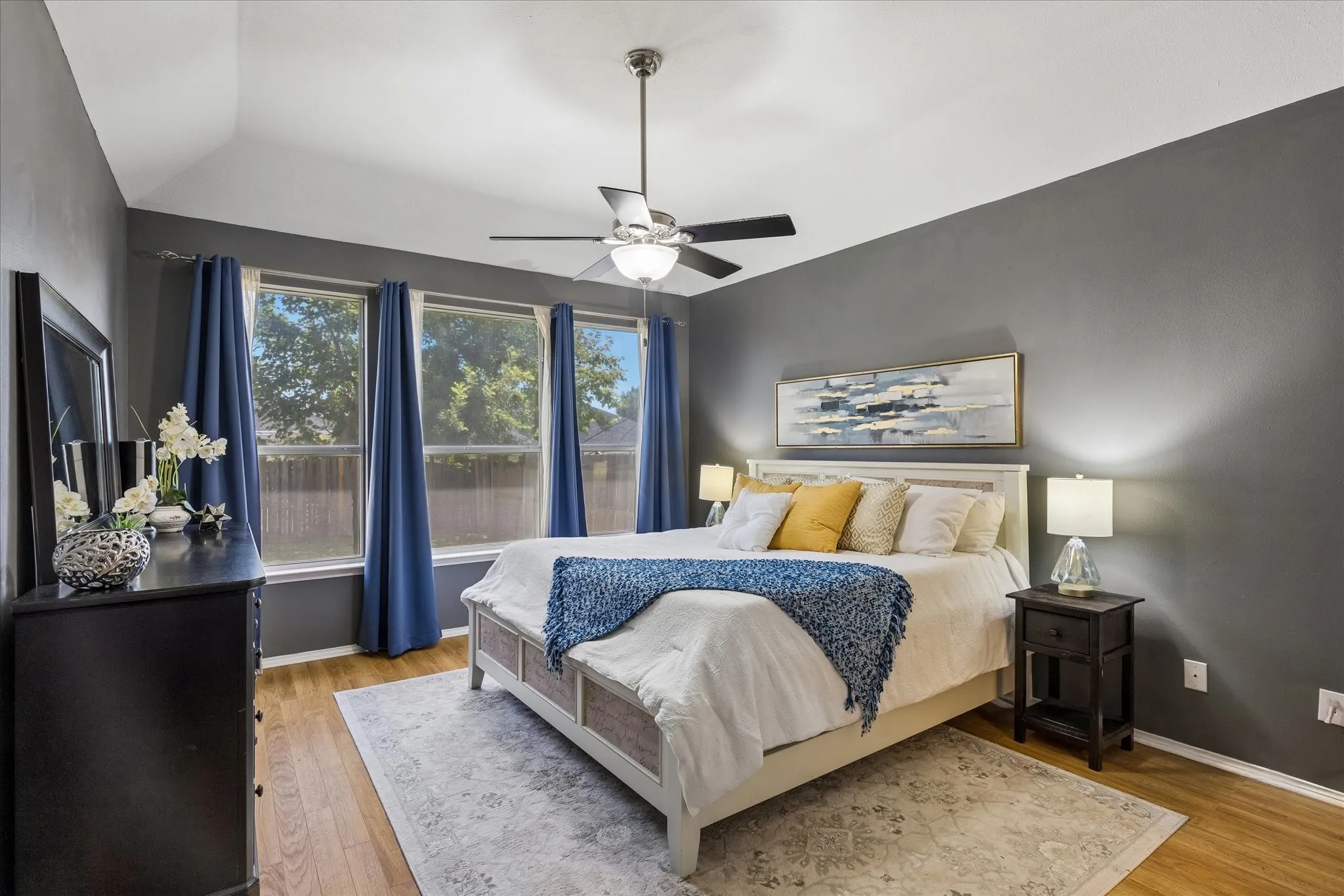 Single Family Residence For Sale in Tarrant County , 5948 Hillview Drive, Watauga, Texas 76148, 3 Bedroom, 3 Bathroom, 2 Garage spaces, 2,017 Sqft, built in 1996, mls#21361291, Real Estate Agent in Watauga, Homes For Sale in Tarrant county, Homes For Sale in Watauga, Realtor in Watauga Texas, Real Estate Brokerage Independent Realty Texas, Luminita Cordes Realtor