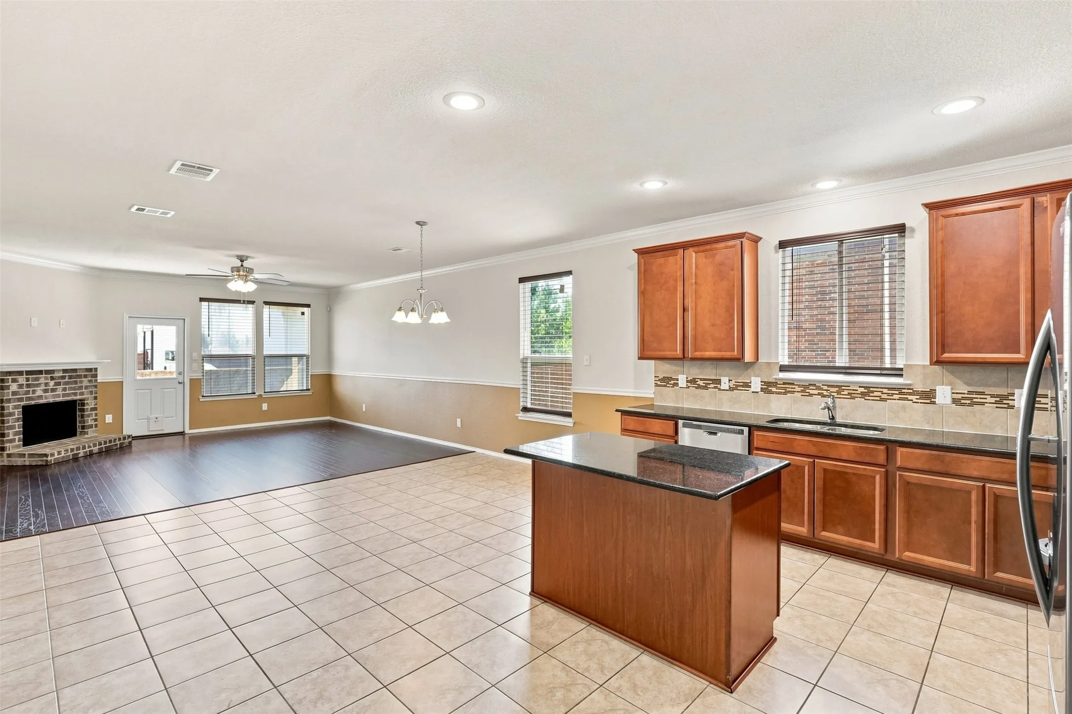 Single Family Residence For Sale in Tarrant County , 2356 Bernese Lane, Fort Worth, Texas 76131, 3 Bedroom, 2 Bathroom, 2 Garage spaces, 1,943 Sqft, built in 2018, mls#21361630, Real Estate Agent in Fort Worth, Homes For Sale in Tarrant county, Homes For Sale in Fort Worth, Realtor in Fort Worth Texas, Real Estate Brokerage Independent Realty Texas, Luminita Cordes Realtor