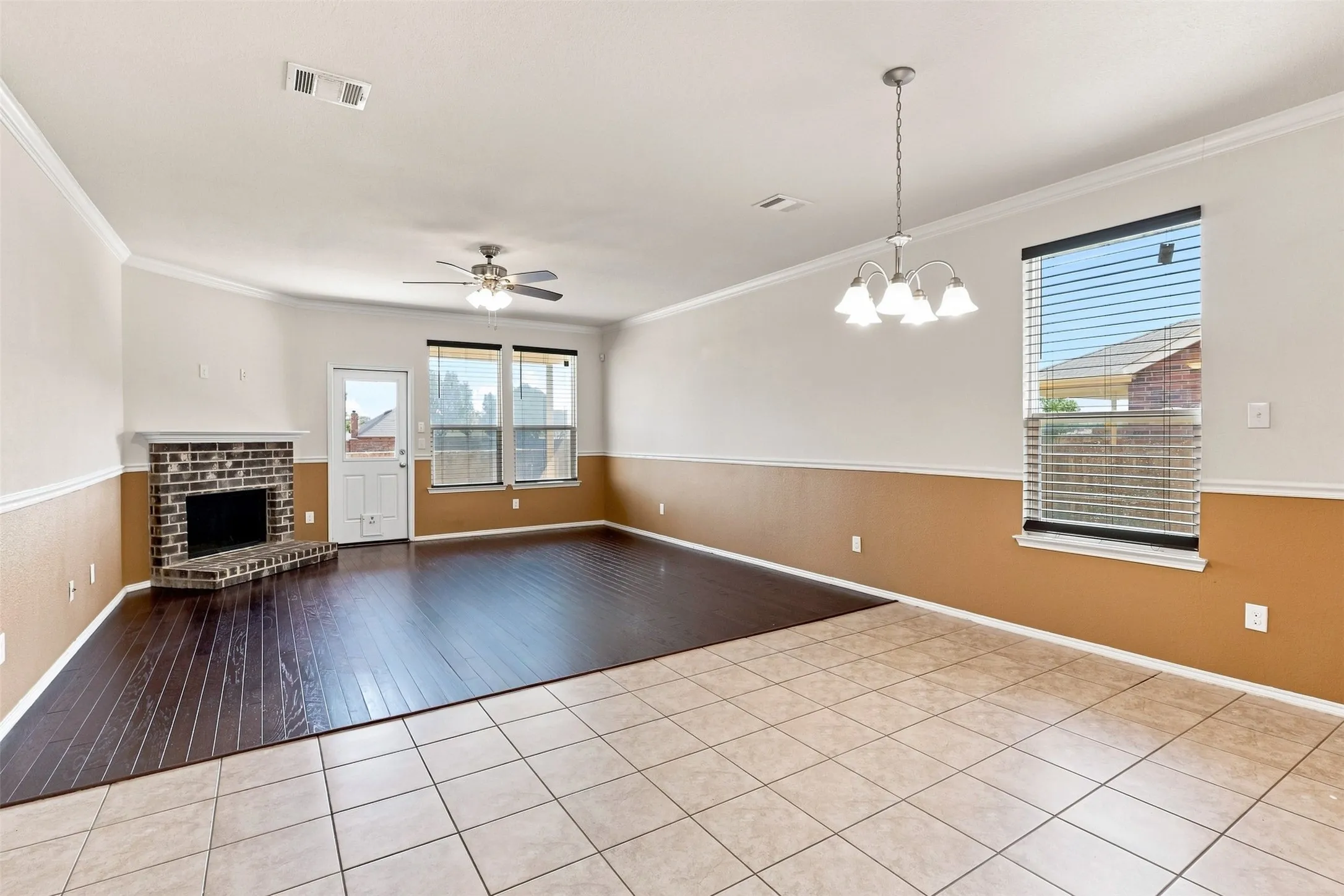 Single Family Residence For Sale in Tarrant County , 2356 Bernese Lane, Fort Worth, Texas 76131, 3 Bedroom, 2 Bathroom, 2 Garage spaces, 1,943 Sqft, built in 2018, mls#21361630, Real Estate Agent in Fort Worth, Homes For Sale in Tarrant county, Homes For Sale in Fort Worth, Realtor in Fort Worth Texas, Real Estate Brokerage Independent Realty Texas, Luminita Cordes Realtor