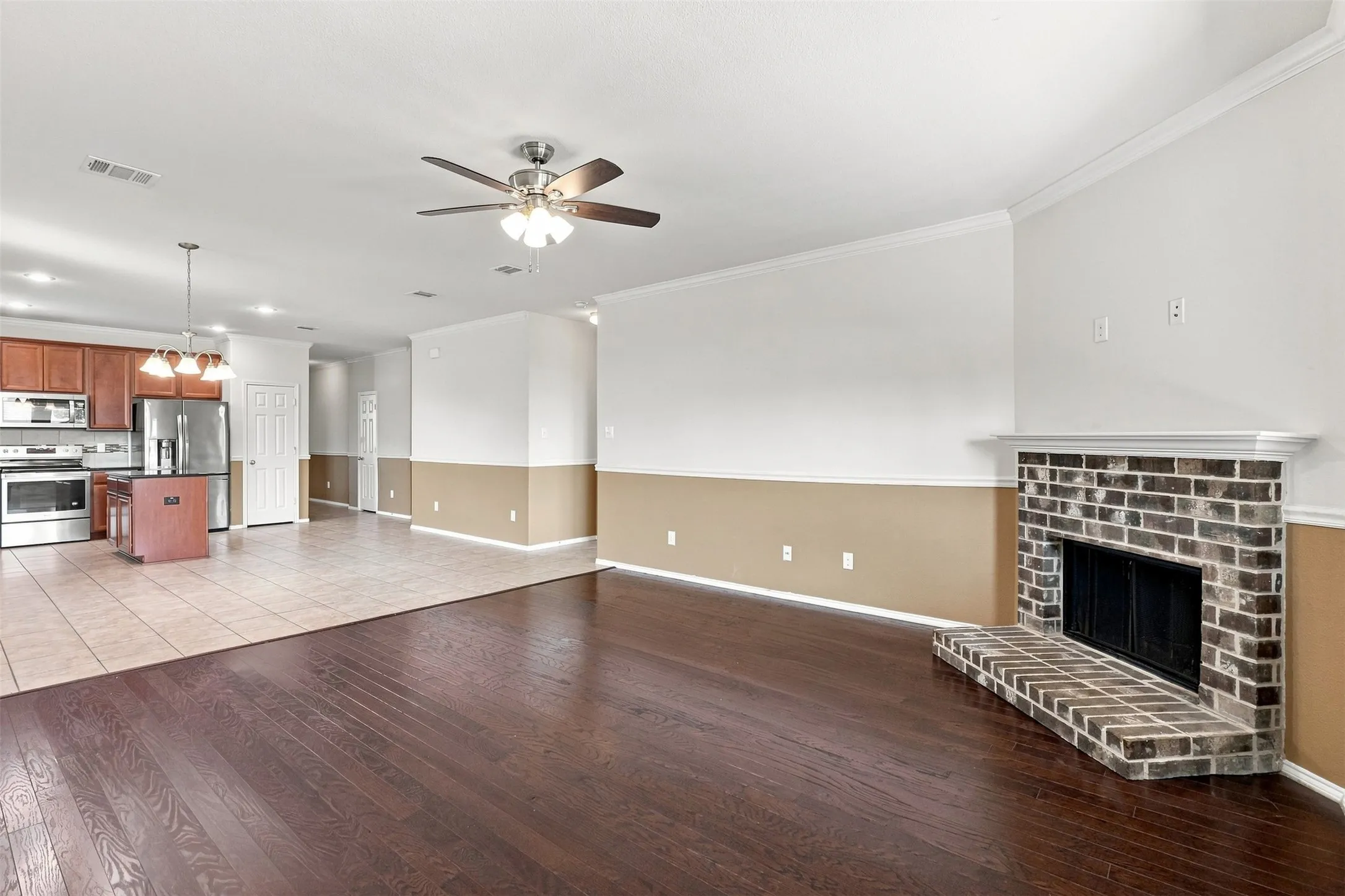 Single Family Residence For Sale in Tarrant County , 2356 Bernese Lane, Fort Worth, Texas 76131, 3 Bedroom, 2 Bathroom, 2 Garage spaces, 1,943 Sqft, built in 2018, mls#21361630, Real Estate Agent in Fort Worth, Homes For Sale in Tarrant county, Homes For Sale in Fort Worth, Realtor in Fort Worth Texas, Real Estate Brokerage Independent Realty Texas, Luminita Cordes Realtor