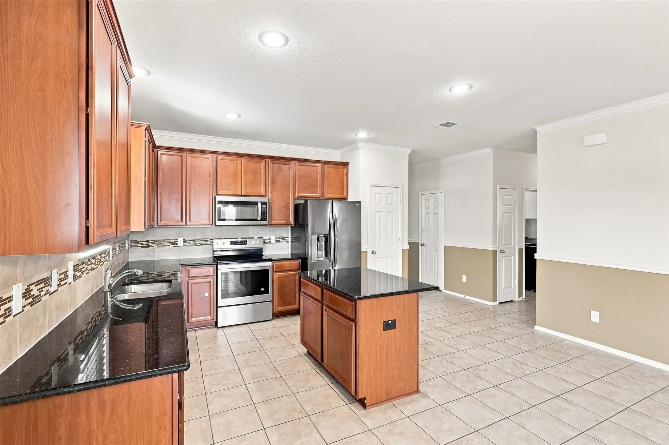 Single Family Residence For Sale in Tarrant County , 2356 Bernese Lane, Fort Worth, Texas 76131, 3 Bedroom, 2 Bathroom, 2 Garage spaces, 1,943 Sqft, built in 2018, mls#21361630, Real Estate Agent in Fort Worth, Homes For Sale in Tarrant county, Homes For Sale in Fort Worth, Realtor in Fort Worth Texas, Real Estate Brokerage Independent Realty Texas, Luminita Cordes Realtor
