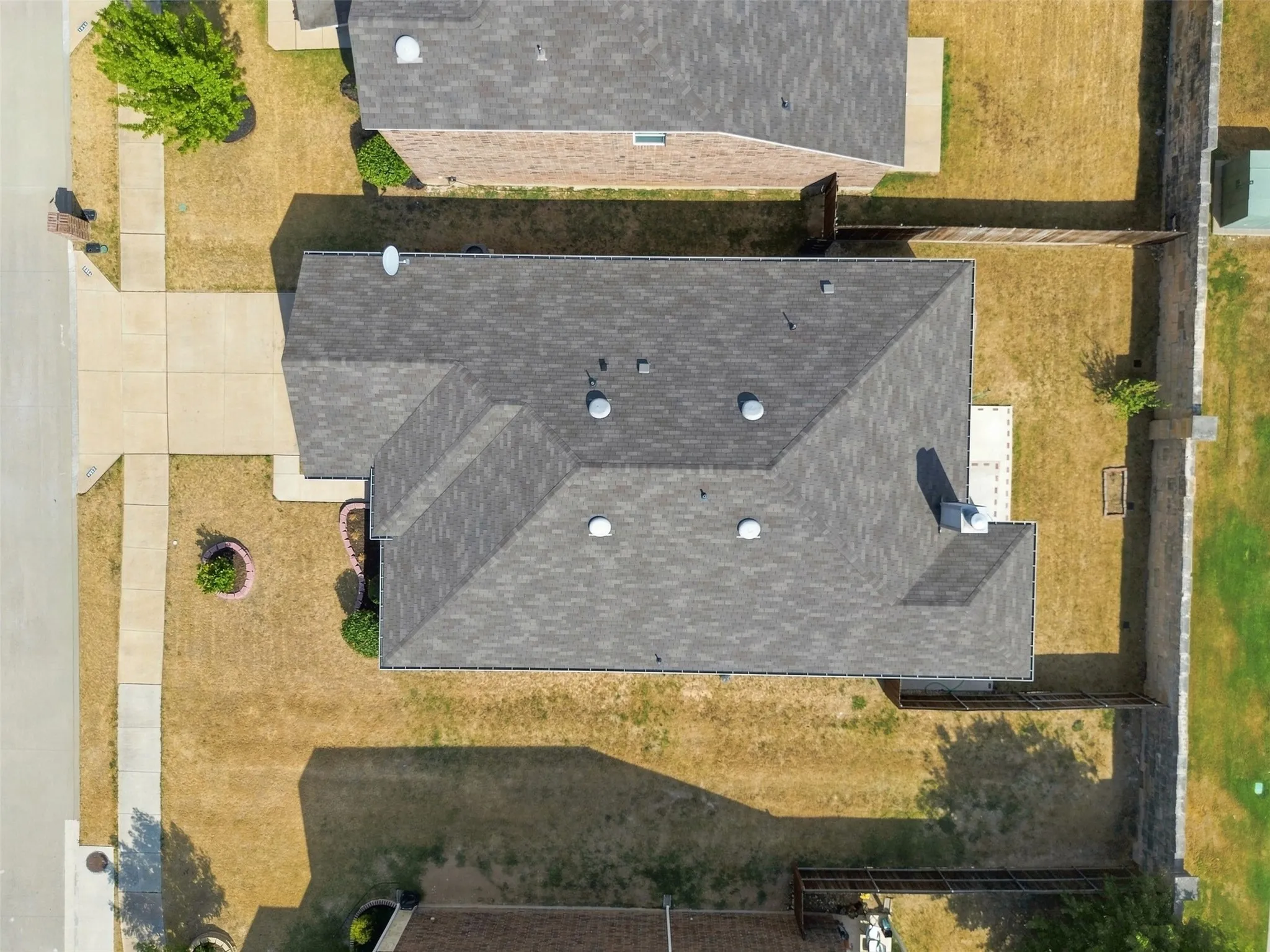 Single Family Residence For Sale in Tarrant County , 2356 Bernese Lane, Fort Worth, Texas 76131, 3 Bedroom, 2 Bathroom, 2 Garage spaces, 1,943 Sqft, built in 2018, mls#21361630, Real Estate Agent in Fort Worth, Homes For Sale in Tarrant county, Homes For Sale in Fort Worth, Realtor in Fort Worth Texas, Real Estate Brokerage Independent Realty Texas, Luminita Cordes Realtor
