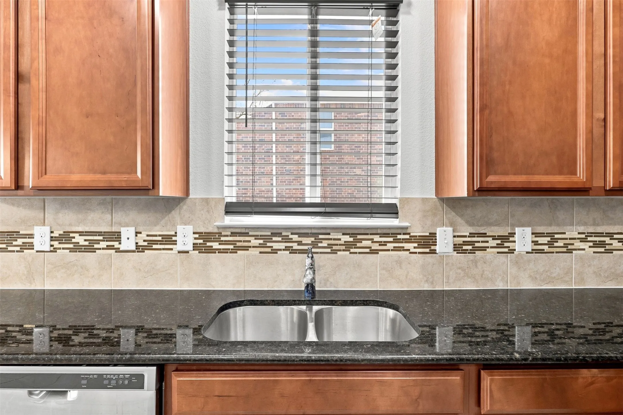 Single Family Residence For Sale in Tarrant County , 2356 Bernese Lane, Fort Worth, Texas 76131, 3 Bedroom, 2 Bathroom, 2 Garage spaces, 1,943 Sqft, built in 2018, mls#21361630, Real Estate Agent in Fort Worth, Homes For Sale in Tarrant county, Homes For Sale in Fort Worth, Realtor in Fort Worth Texas, Real Estate Brokerage Independent Realty Texas, Luminita Cordes Realtor