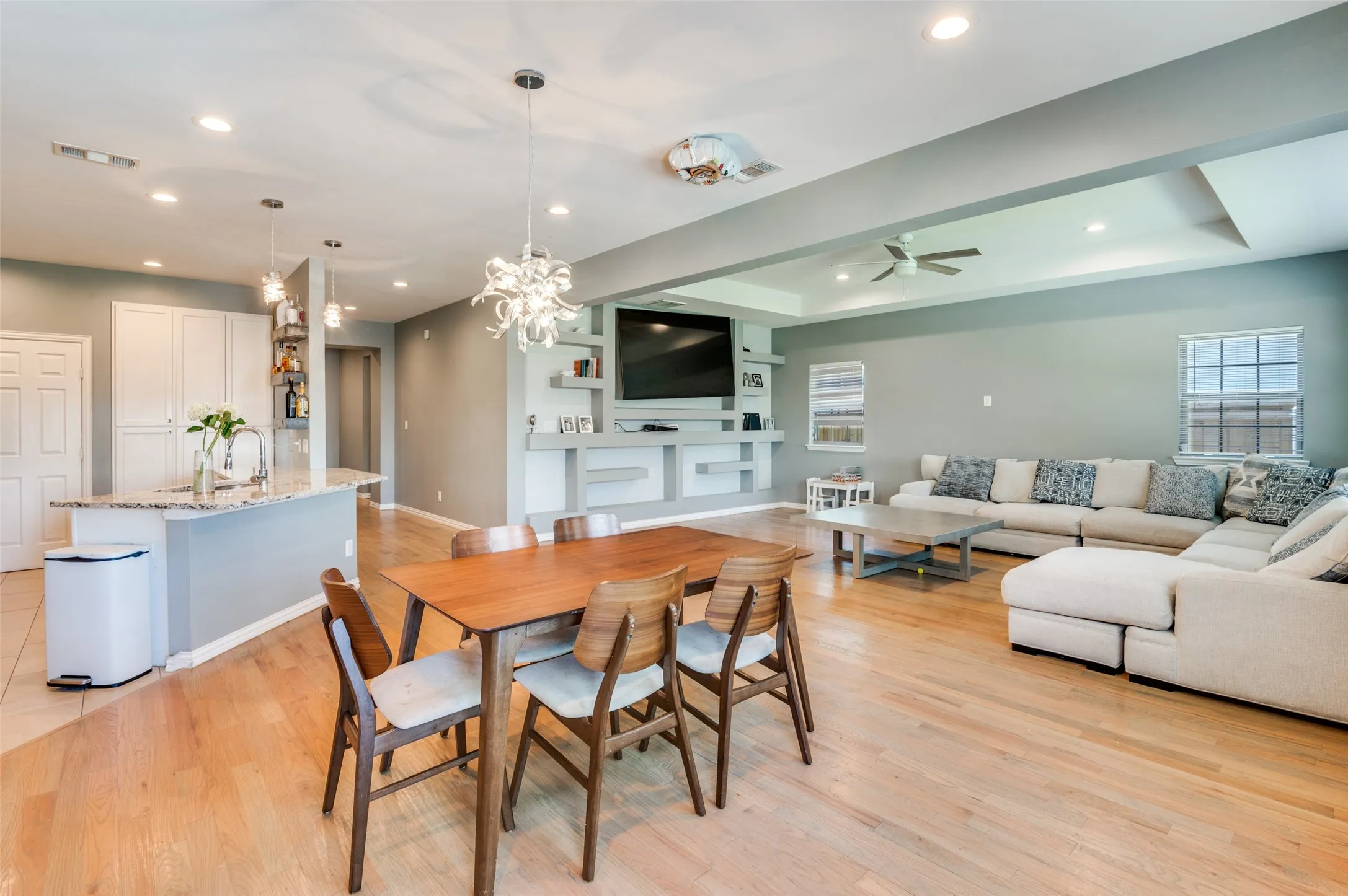 Dining area that opens to the living room.