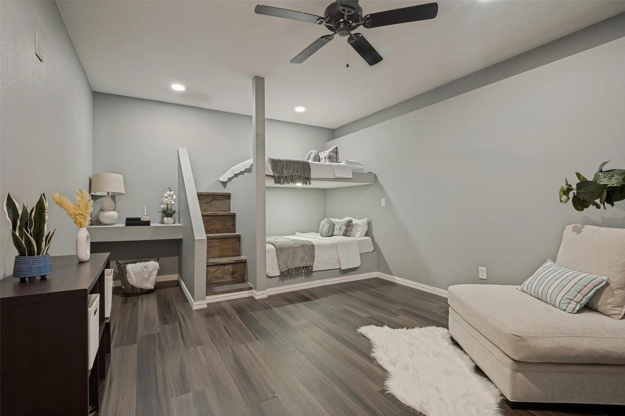 Built-in bunk bed set up with queen size bedding.