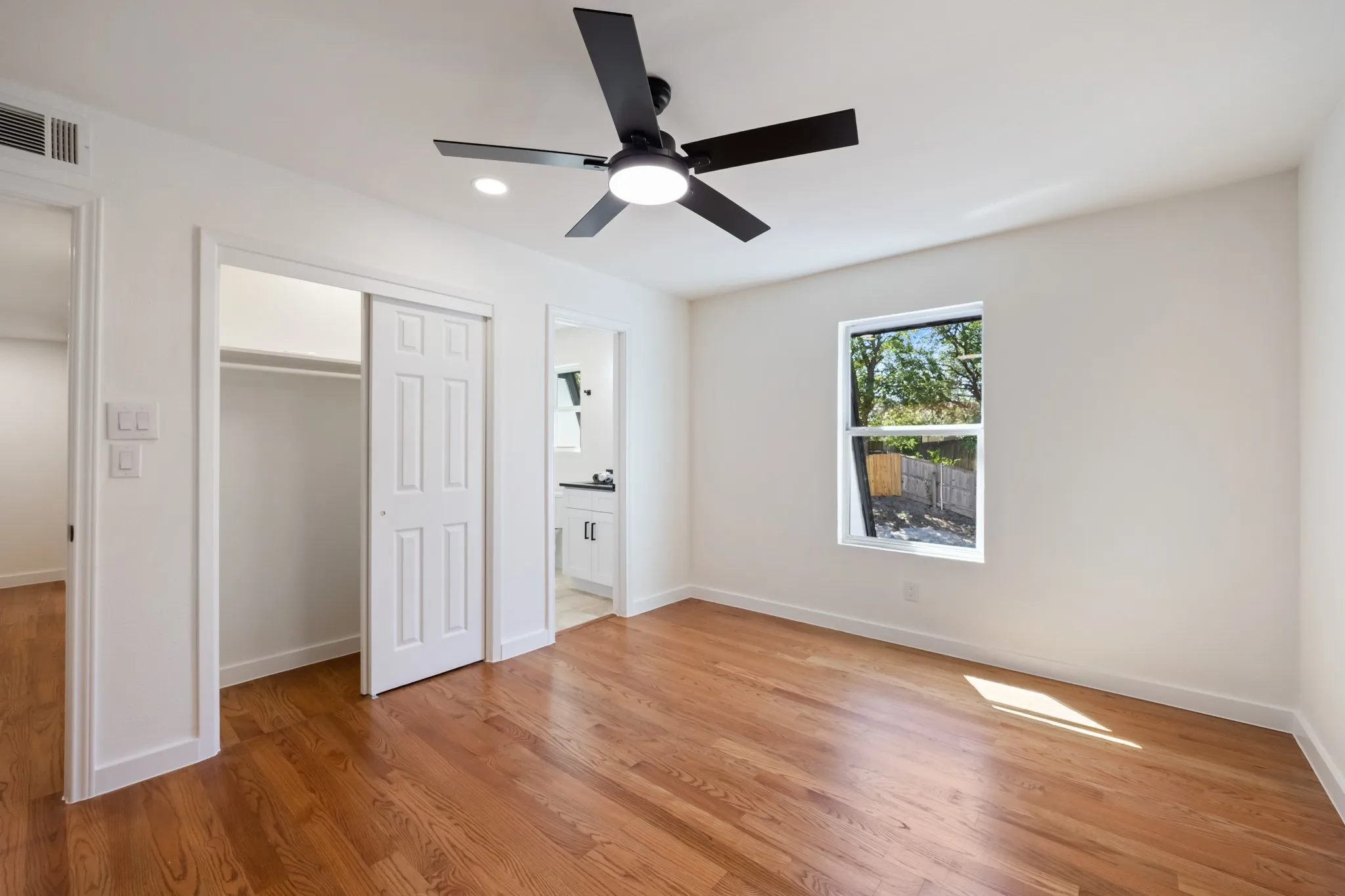 Single Family Residence For Sale in Tarrant County , 7725 Trailridge Drive, Fort Worth, Texas 76179, 4 Bedroom, 3 Bathroom, Garage spaces, 3,238 Sqft, built in 1983, mls#21361506, Real Estate Agent in Fort Worth, Homes For Sale in Tarrant county, Homes For Sale in Fort Worth, Realtor in Fort Worth Texas, Real Estate Brokerage Independent Realty Texas, Luminita Cordes Realtor