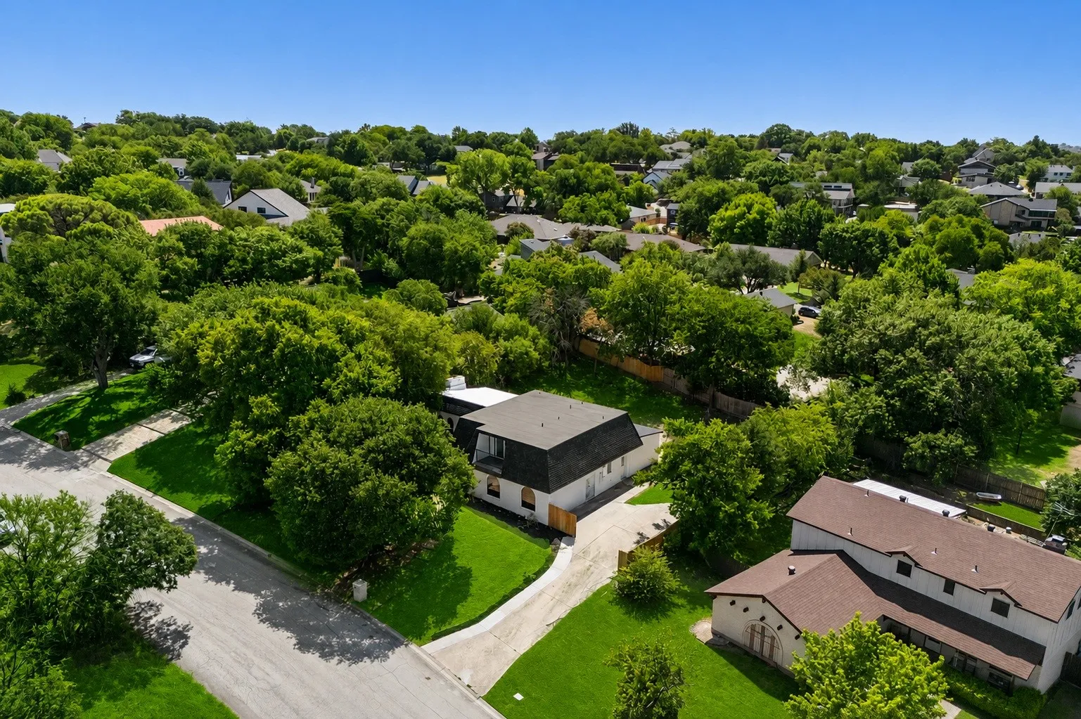 Single Family Residence For Sale in Tarrant County , 7725 Trailridge Drive, Fort Worth, Texas 76179, 4 Bedroom, 3 Bathroom, Garage spaces, 3,238 Sqft, built in 1983, mls#21361506, Real Estate Agent in Fort Worth, Homes For Sale in Tarrant county, Homes For Sale in Fort Worth, Realtor in Fort Worth Texas, Real Estate Brokerage Independent Realty Texas, Luminita Cordes Realtor