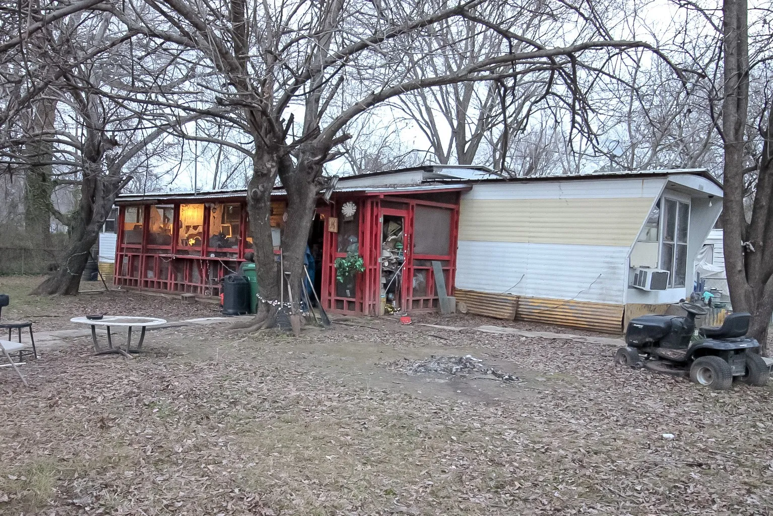 Mobile Home For Sale in Bowie County , 210 E 9th, Hooks, Texas 75561, 2 Bedroom, 1 Bathroom, Garage spaces, 980 Sqft, built in 1972, mls#21361631, Real Estate Agent in Hooks, Homes For Sale in Bowie county, Homes For Sale in Hooks, Realtor in Hooks Texas, Real Estate Brokerage Independent Realty Texas, Luminita Cordes Realtor