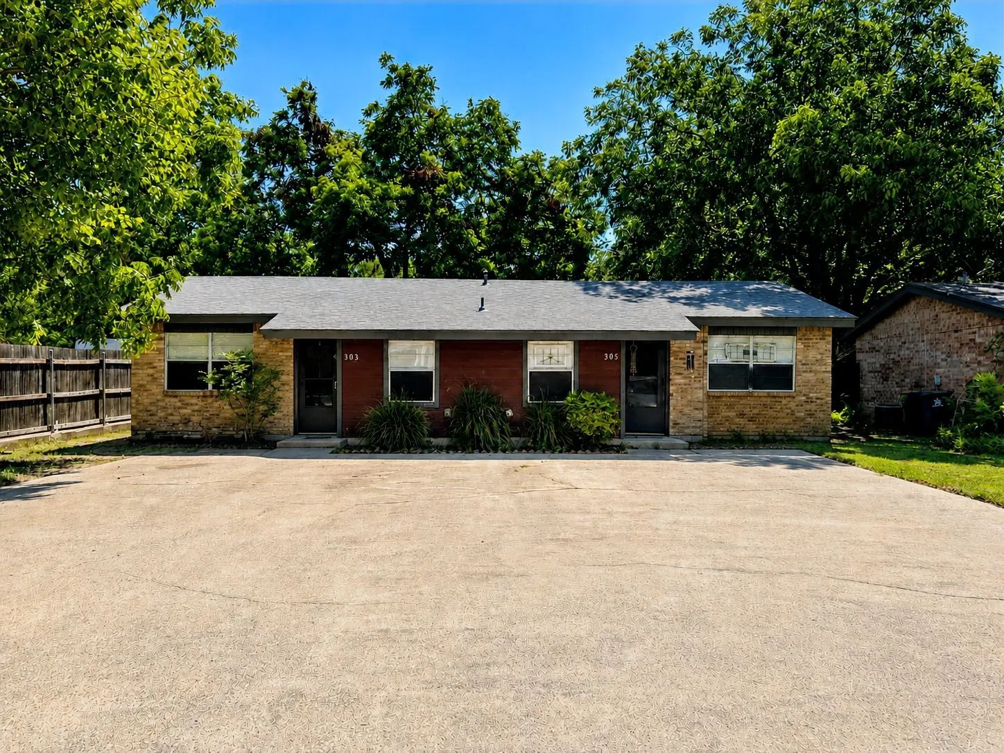 Duplex For Sale in Tarrant County , 303 Elliott Street, Arlington, Texas 76013, 0, 0, Garage spaces, 0 Sqft, built in 1969, Price $275,000, mls#21355476, Real Estate Agent in Arlington, Homes For Sale in Tarrant county, Homes For Sale in Arlington, Realtor in Arlington Texas, Real Estate Brokerage Independent Realty Texas, Luminita Cordes Realtor