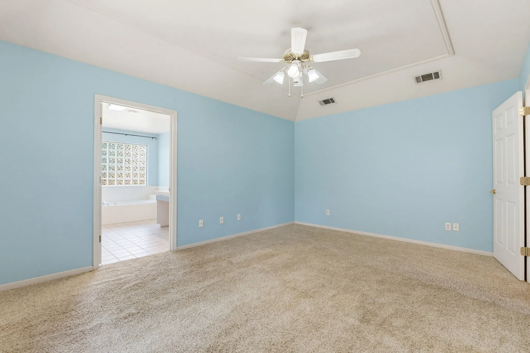 Single Family Residence For Sale in Lampasas County , 148 Sunflower, Lampasas, Texas 76550, 3 Bedroom, 2 Bathroom, 2 Garage spaces, 1,660 Sqft, built in 1996, mls#21361621, Real Estate Agent in Lampasas, Homes For Sale in Lampasas county, Homes For Sale in Lampasas, Realtor in Lampasas Texas, Real Estate Brokerage Independent Realty Texas, Luminita Cordes Realtor