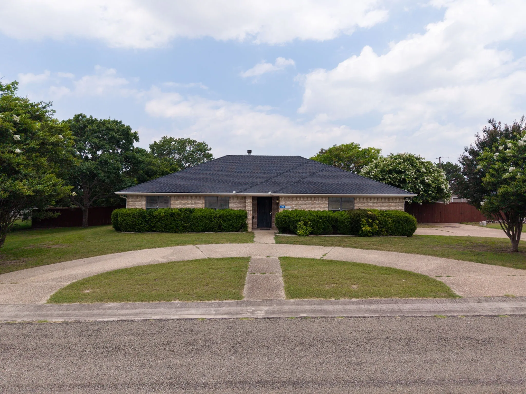 Single Family Residence For Sale in Lampasas County , 148 Sunflower, Lampasas, Texas 76550, 3 Bedroom, 2 Bathroom, 2 Garage spaces, 1,660 Sqft, built in 1996, mls#21361621, Real Estate Agent in Lampasas, Homes For Sale in Lampasas county, Homes For Sale in Lampasas, Realtor in Lampasas Texas, Real Estate Brokerage Independent Realty Texas, Luminita Cordes Realtor