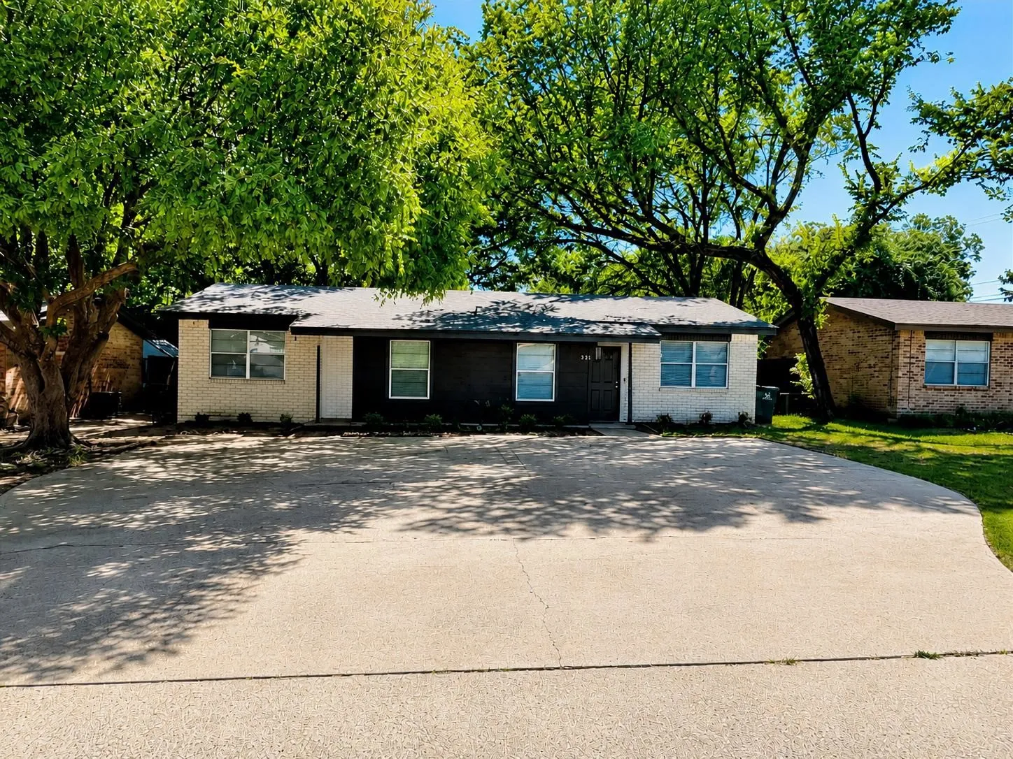 Duplex For Sale in Tarrant County , 311 Elliott Street, Arlington, Texas 76013, 4 Bedroom, 2 Bathroom, Garage spaces, 0 Sqft, built in 1969, Price $275,000, mls#21356257, Real Estate Agent in Arlington, Homes For Sale in Tarrant county, Homes For Sale in Arlington, Realtor in Arlington Texas, Real Estate Brokerage Independent Realty Texas, Luminita Cordes Realtor