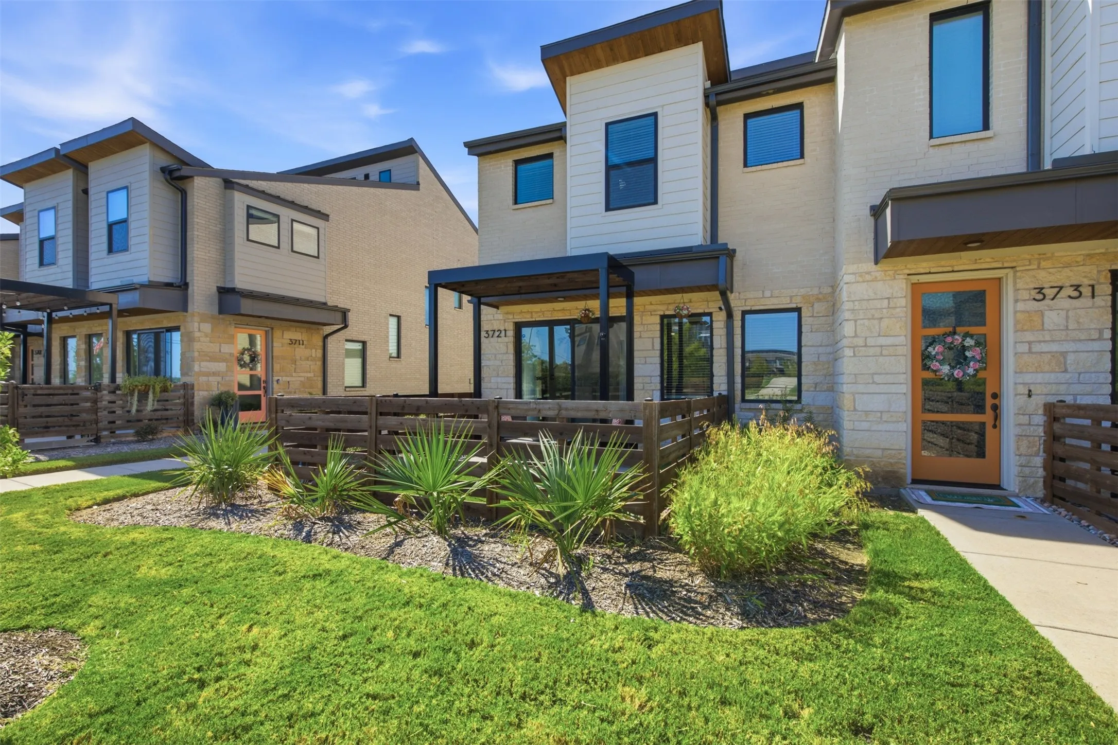 Townhouse For Sale in Denton County , 3721 Pine Leaf Lane, Prosper, Texas 75078, 2 Bedroom, 3 Bathroom, 2 Garage spaces, 1,466 Sqft, built in 2020, mls#21359041, Real Estate Agent in Prosper, Homes For Sale in Denton county, Homes For Sale in Prosper, Realtor in Prosper Texas, Real Estate Brokerage Independent Realty Texas, Luminita Cordes Realtor