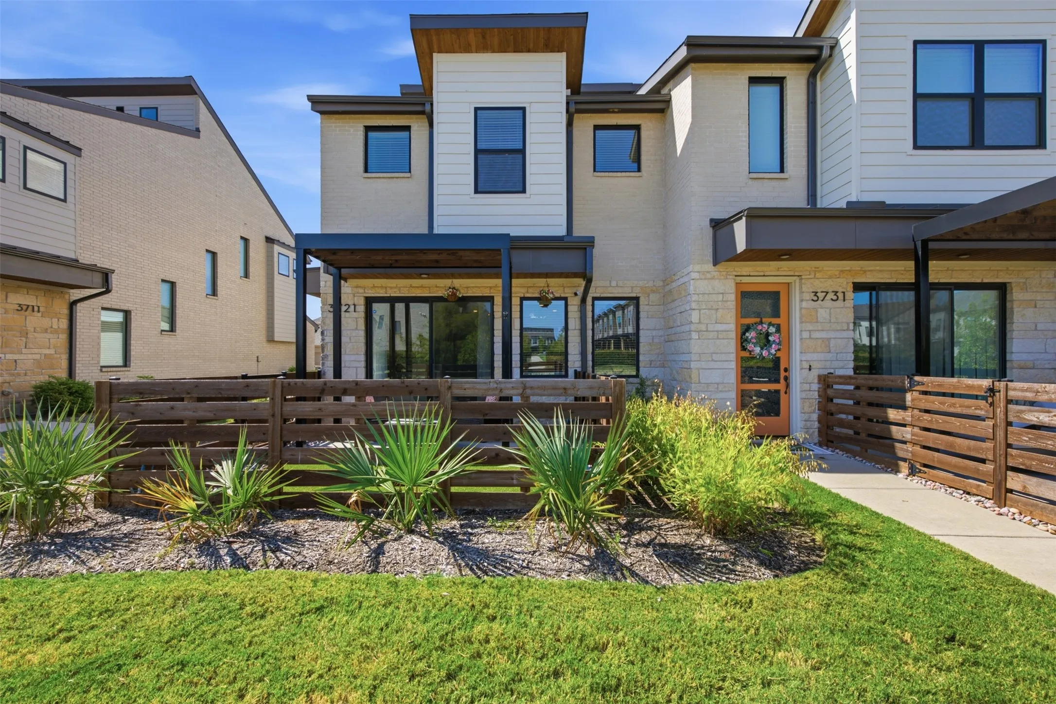 Townhouse For Sale in Denton County , 3721 Pine Leaf Lane, Prosper, Texas 75078, 2 Bedroom, 3 Bathroom, 2 Garage spaces, 1,466 Sqft, built in 2020, mls#21359041, Real Estate Agent in Prosper, Homes For Sale in Denton county, Homes For Sale in Prosper, Realtor in Prosper Texas, Real Estate Brokerage Independent Realty Texas, Luminita Cordes Realtor