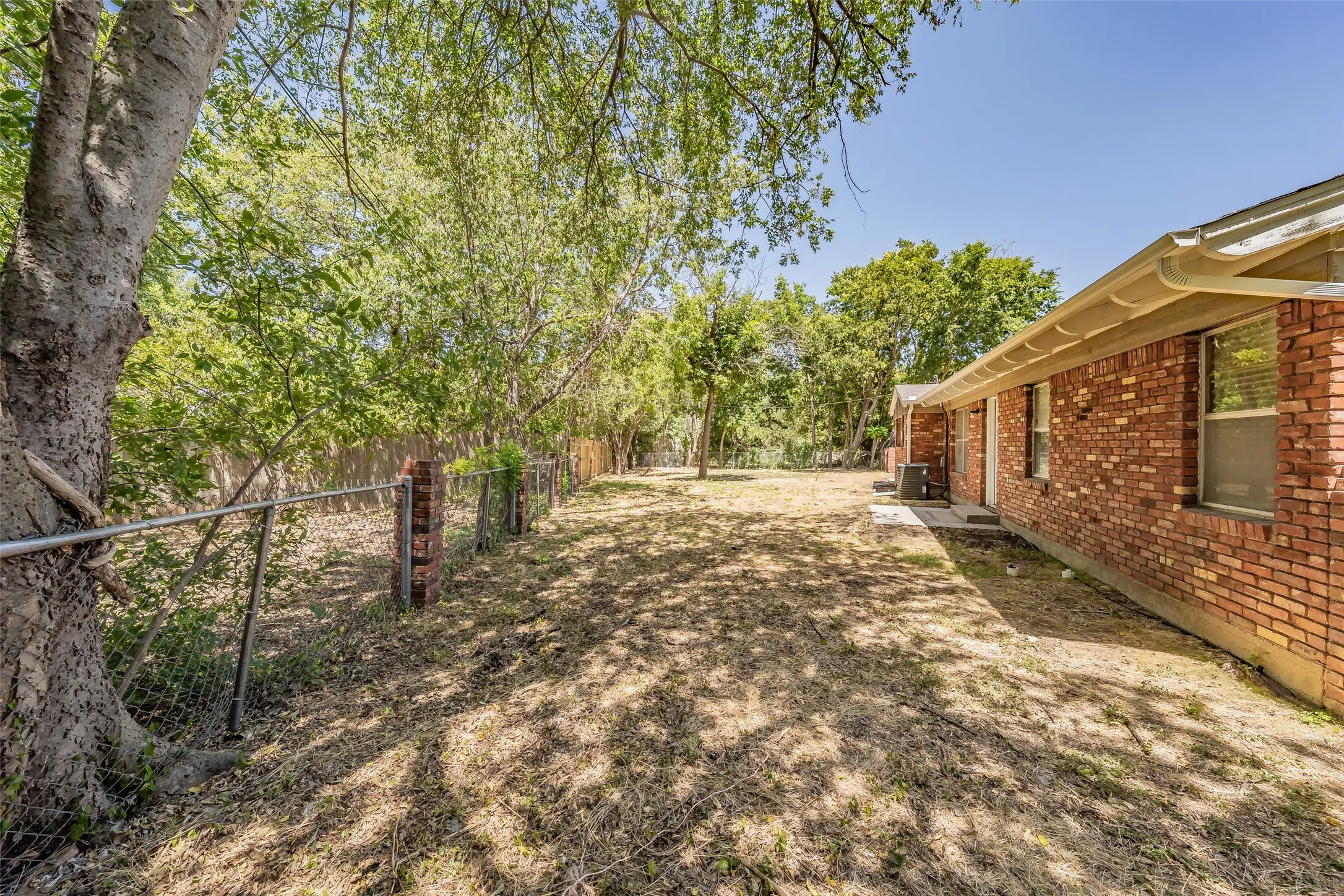 Single Family Residence For Sale in Tarrant County , 5008 Rector Avenue, Fort Worth, Texas 76133, 3 Bedroom, 2 Bathroom, 1 Garage spaces, 1,740 Sqft, built in 1955, mls#21361367, Real Estate Agent in Fort Worth, Homes For Sale in Tarrant county, Homes For Sale in Fort Worth, Realtor in Fort Worth Texas, Real Estate Brokerage Independent Realty Texas, Luminita Cordes Realtor