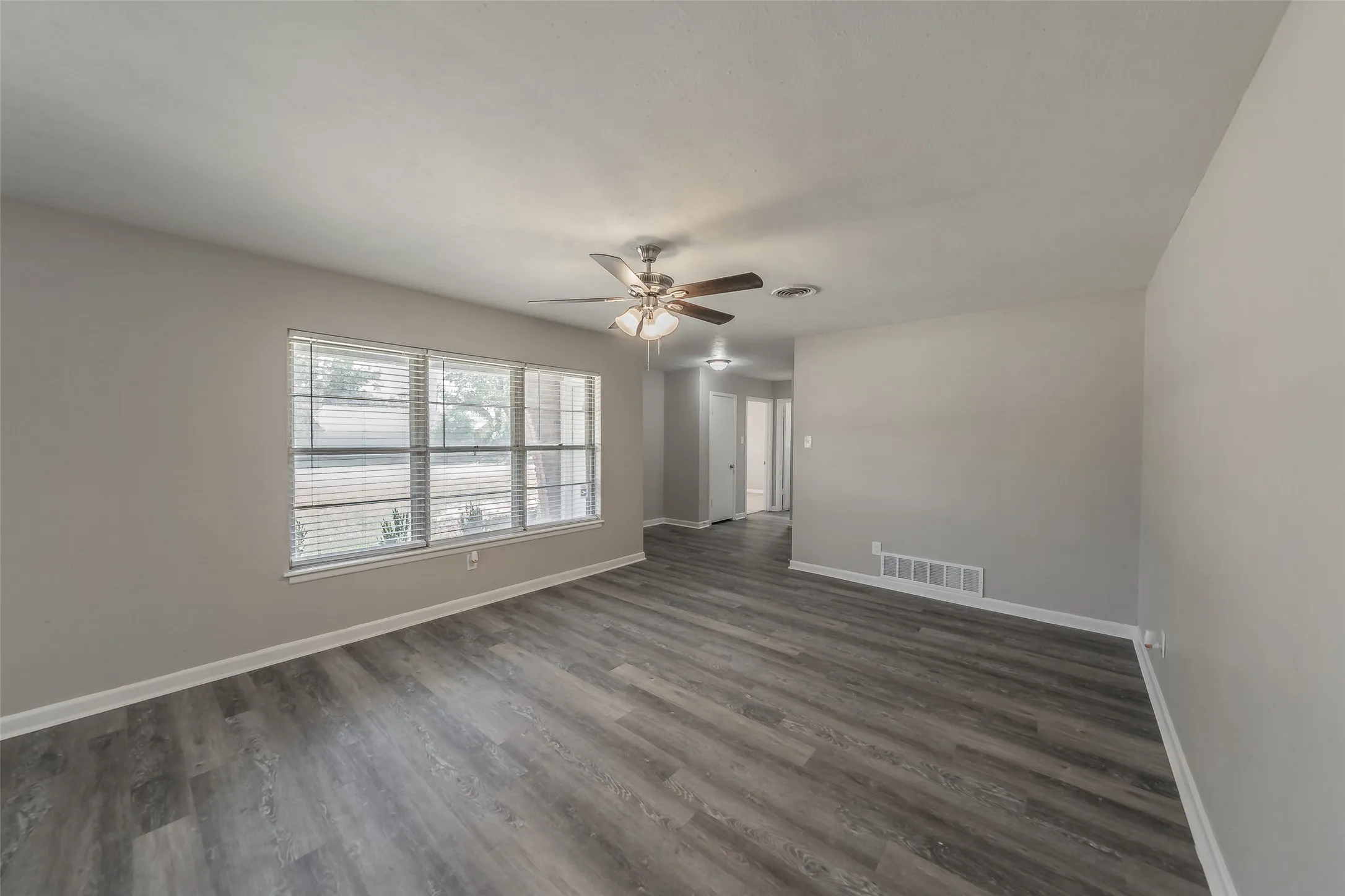 Single Family Residence For Sale in Tarrant County , 5008 Rector Avenue, Fort Worth, Texas 76133, 3 Bedroom, 2 Bathroom, 1 Garage spaces, 1,740 Sqft, built in 1955, mls#21361367, Real Estate Agent in Fort Worth, Homes For Sale in Tarrant county, Homes For Sale in Fort Worth, Realtor in Fort Worth Texas, Real Estate Brokerage Independent Realty Texas, Luminita Cordes Realtor