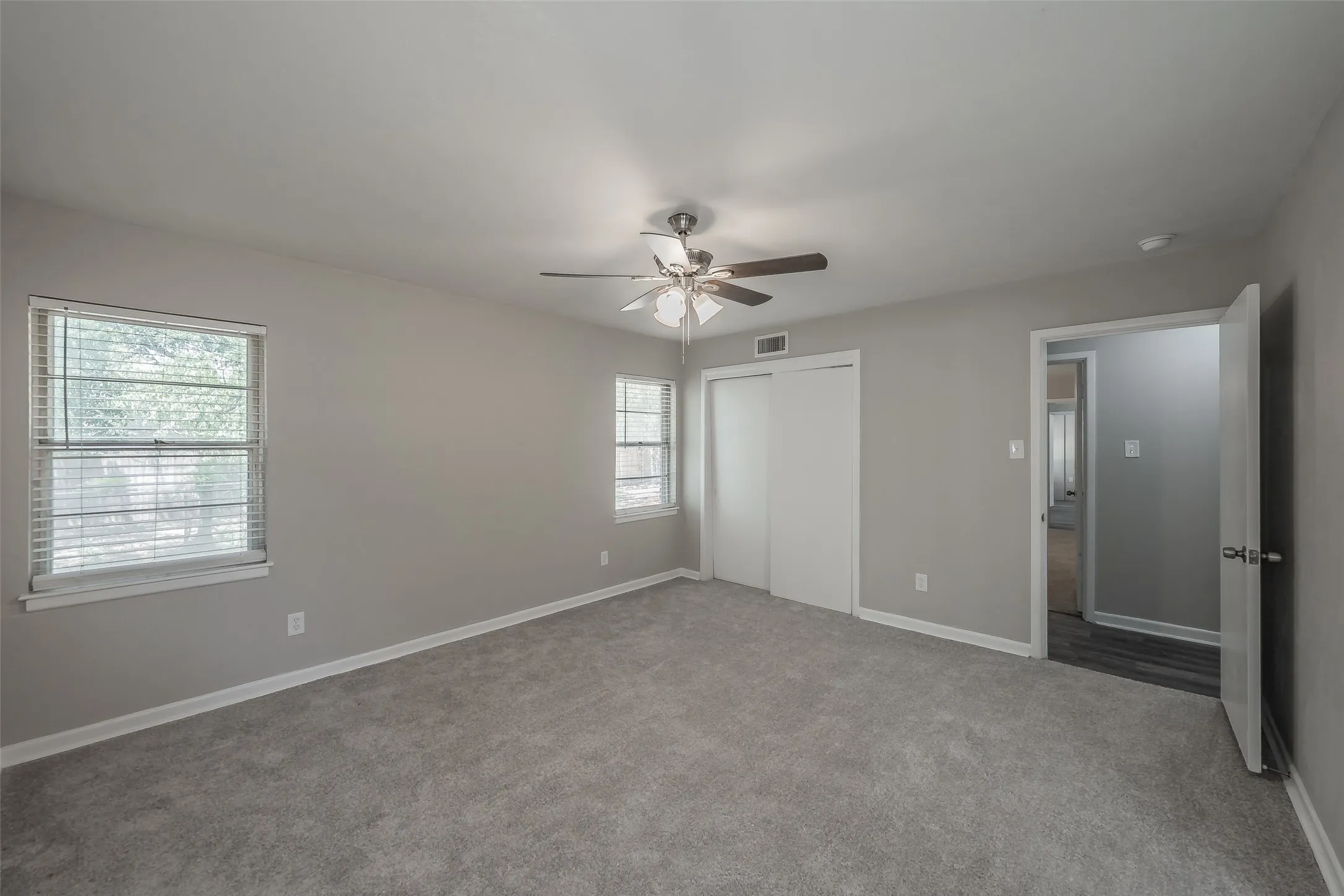 Single Family Residence For Sale in Tarrant County , 5008 Rector Avenue, Fort Worth, Texas 76133, 3 Bedroom, 2 Bathroom, 1 Garage spaces, 1,740 Sqft, built in 1955, mls#21361367, Real Estate Agent in Fort Worth, Homes For Sale in Tarrant county, Homes For Sale in Fort Worth, Realtor in Fort Worth Texas, Real Estate Brokerage Independent Realty Texas, Luminita Cordes Realtor