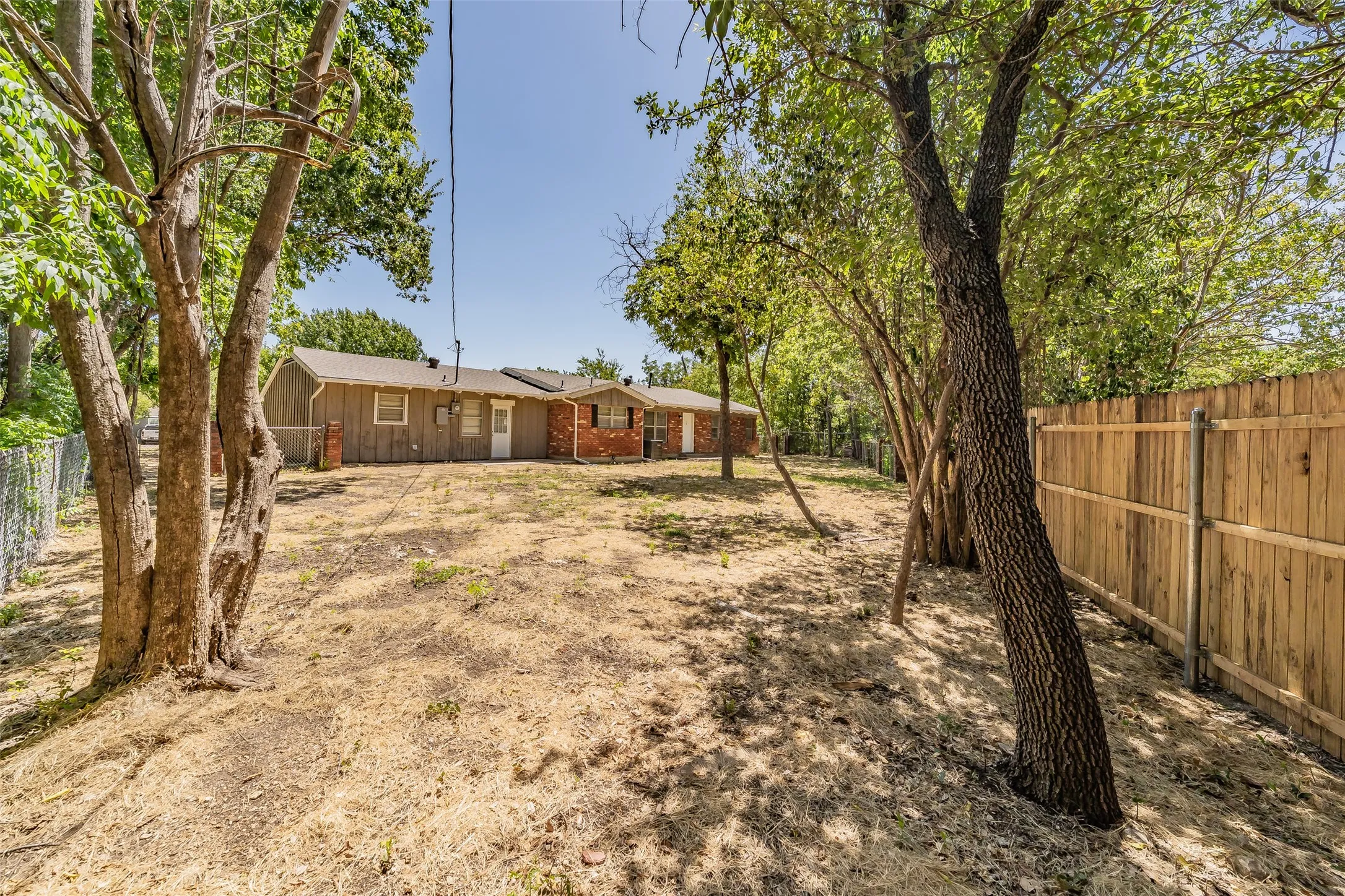 Single Family Residence For Sale in Tarrant County , 5008 Rector Avenue, Fort Worth, Texas 76133, 3 Bedroom, 2 Bathroom, 1 Garage spaces, 1,740 Sqft, built in 1955, mls#21361367, Real Estate Agent in Fort Worth, Homes For Sale in Tarrant county, Homes For Sale in Fort Worth, Realtor in Fort Worth Texas, Real Estate Brokerage Independent Realty Texas, Luminita Cordes Realtor