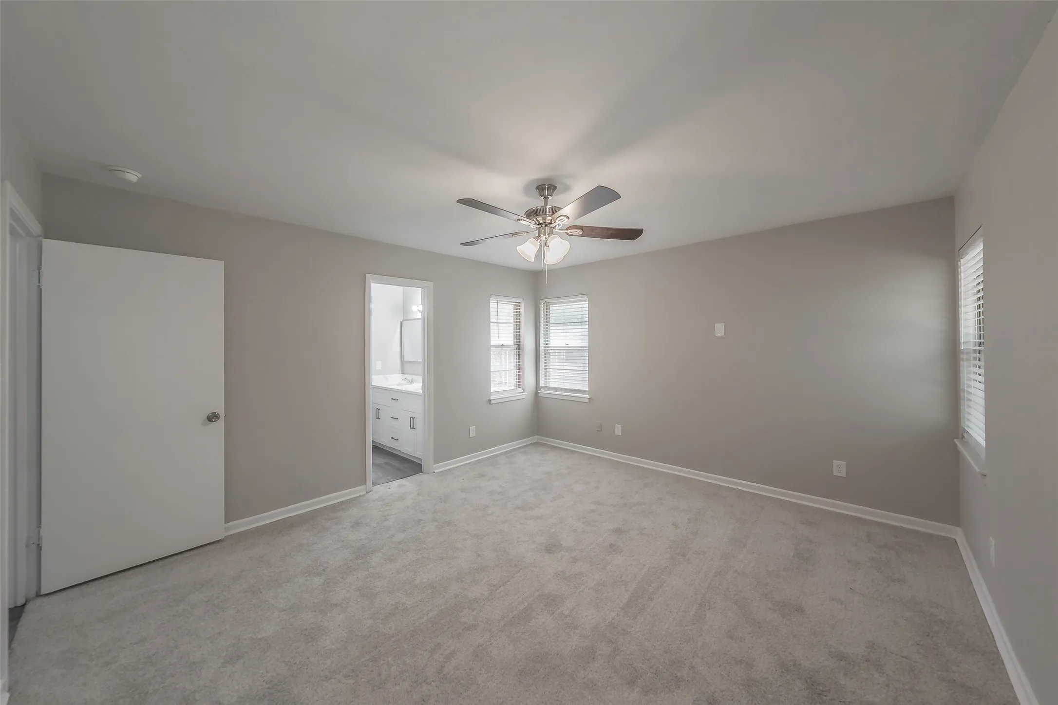 Single Family Residence For Sale in Tarrant County , 5008 Rector Avenue, Fort Worth, Texas 76133, 3 Bedroom, 2 Bathroom, 1 Garage spaces, 1,740 Sqft, built in 1955, mls#21361367, Real Estate Agent in Fort Worth, Homes For Sale in Tarrant county, Homes For Sale in Fort Worth, Realtor in Fort Worth Texas, Real Estate Brokerage Independent Realty Texas, Luminita Cordes Realtor