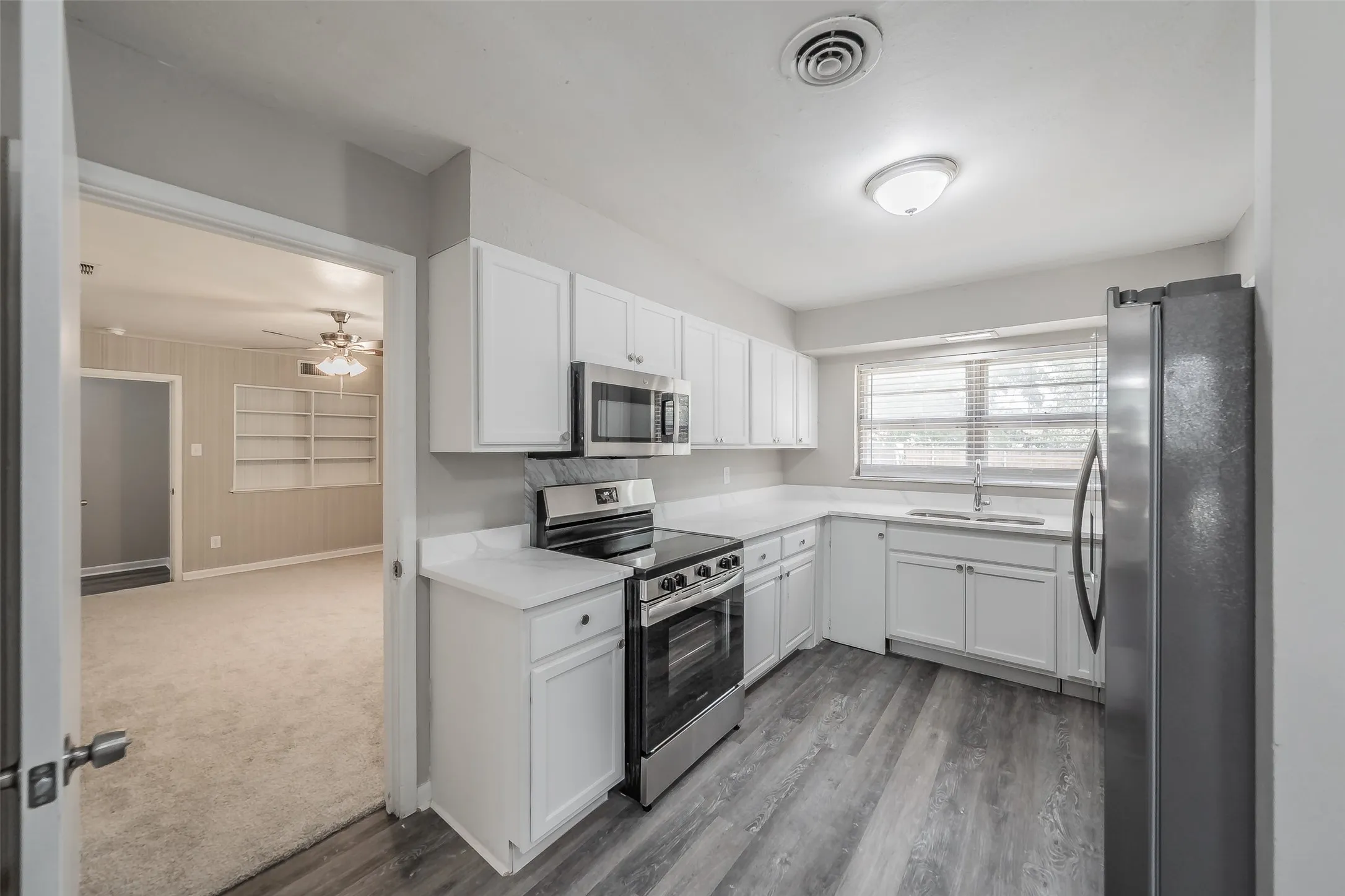 Single Family Residence For Sale in Tarrant County , 5008 Rector Avenue, Fort Worth, Texas 76133, 3 Bedroom, 2 Bathroom, 1 Garage spaces, 1,740 Sqft, built in 1955, mls#21361367, Real Estate Agent in Fort Worth, Homes For Sale in Tarrant county, Homes For Sale in Fort Worth, Realtor in Fort Worth Texas, Real Estate Brokerage Independent Realty Texas, Luminita Cordes Realtor