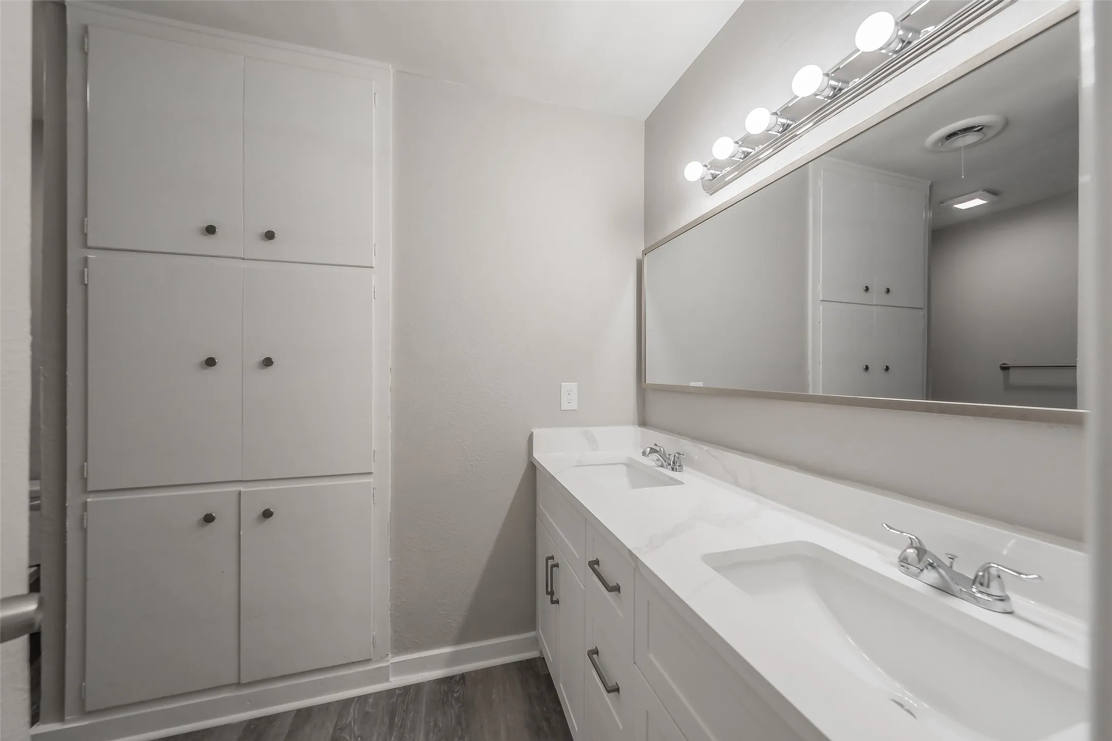 Single Family Residence For Sale in Tarrant County , 5008 Rector Avenue, Fort Worth, Texas 76133, 3 Bedroom, 2 Bathroom, 1 Garage spaces, 1,740 Sqft, built in 1955, mls#21361367, Real Estate Agent in Fort Worth, Homes For Sale in Tarrant county, Homes For Sale in Fort Worth, Realtor in Fort Worth Texas, Real Estate Brokerage Independent Realty Texas, Luminita Cordes Realtor