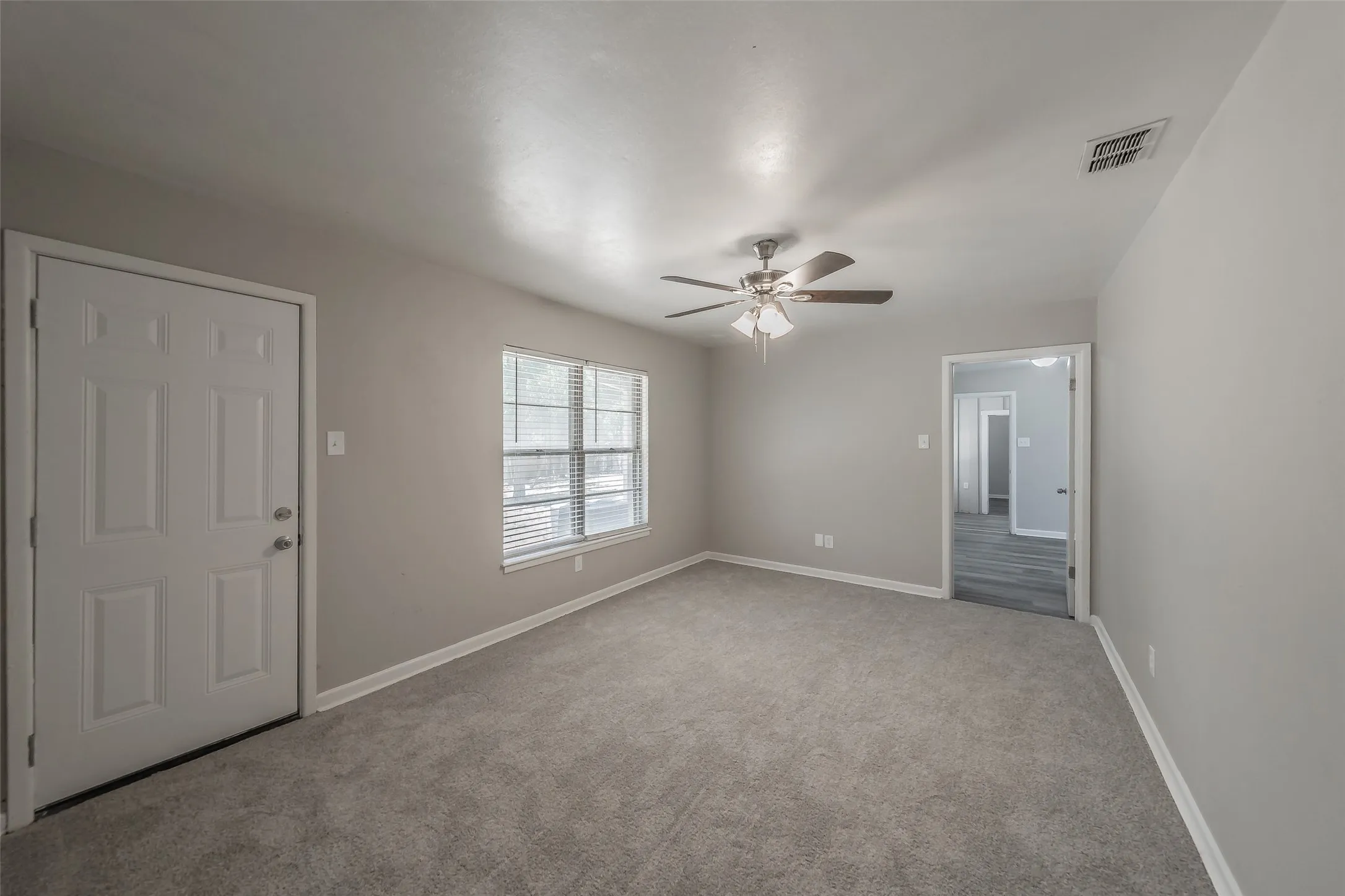 Single Family Residence For Sale in Tarrant County , 5008 Rector Avenue, Fort Worth, Texas 76133, 3 Bedroom, 2 Bathroom, 1 Garage spaces, 1,740 Sqft, built in 1955, mls#21361367, Real Estate Agent in Fort Worth, Homes For Sale in Tarrant county, Homes For Sale in Fort Worth, Realtor in Fort Worth Texas, Real Estate Brokerage Independent Realty Texas, Luminita Cordes Realtor