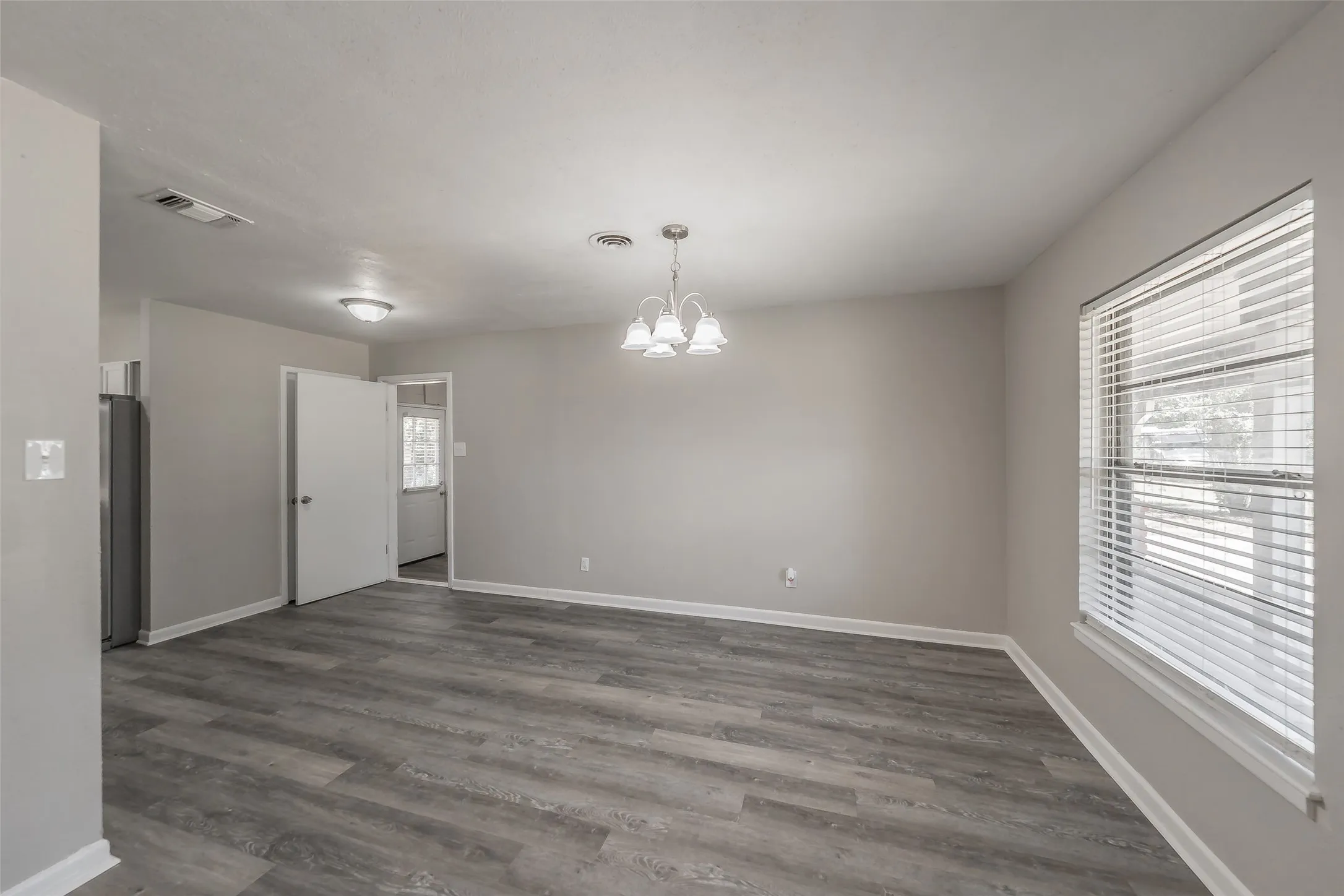 Single Family Residence For Sale in Tarrant County , 5008 Rector Avenue, Fort Worth, Texas 76133, 3 Bedroom, 2 Bathroom, 1 Garage spaces, 1,740 Sqft, built in 1955, mls#21361367, Real Estate Agent in Fort Worth, Homes For Sale in Tarrant county, Homes For Sale in Fort Worth, Realtor in Fort Worth Texas, Real Estate Brokerage Independent Realty Texas, Luminita Cordes Realtor