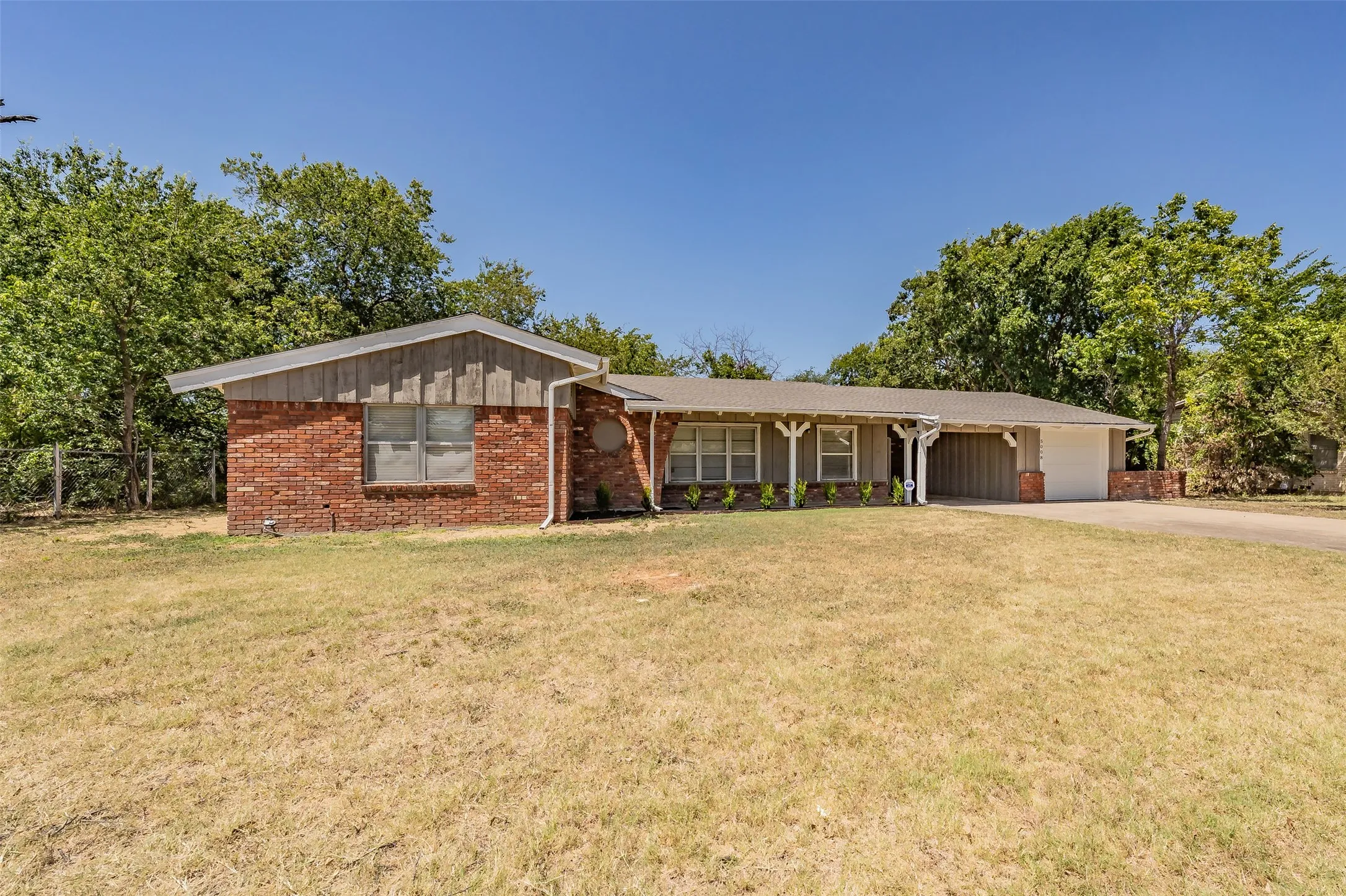 Single Family Residence For Sale in Tarrant County , 5008 Rector Avenue, Fort Worth, Texas 76133, 3 Bedroom, 2 Bathroom, 1 Garage spaces, 1,740 Sqft, built in 1955, mls#21361367, Real Estate Agent in Fort Worth, Homes For Sale in Tarrant county, Homes For Sale in Fort Worth, Realtor in Fort Worth Texas, Real Estate Brokerage Independent Realty Texas, Luminita Cordes Realtor