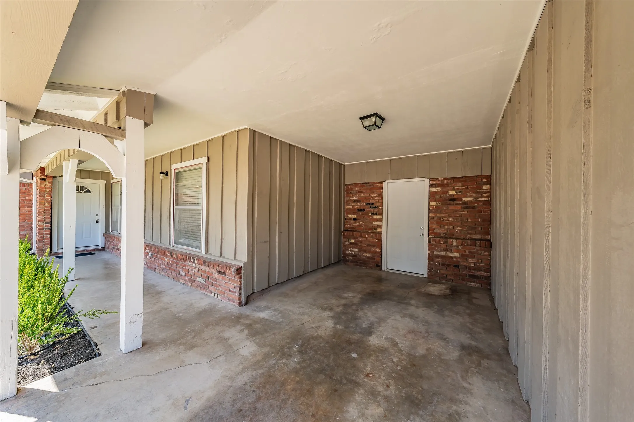 Single Family Residence For Sale in Tarrant County , 5008 Rector Avenue, Fort Worth, Texas 76133, 3 Bedroom, 2 Bathroom, 1 Garage spaces, 1,740 Sqft, built in 1955, mls#21361367, Real Estate Agent in Fort Worth, Homes For Sale in Tarrant county, Homes For Sale in Fort Worth, Realtor in Fort Worth Texas, Real Estate Brokerage Independent Realty Texas, Luminita Cordes Realtor