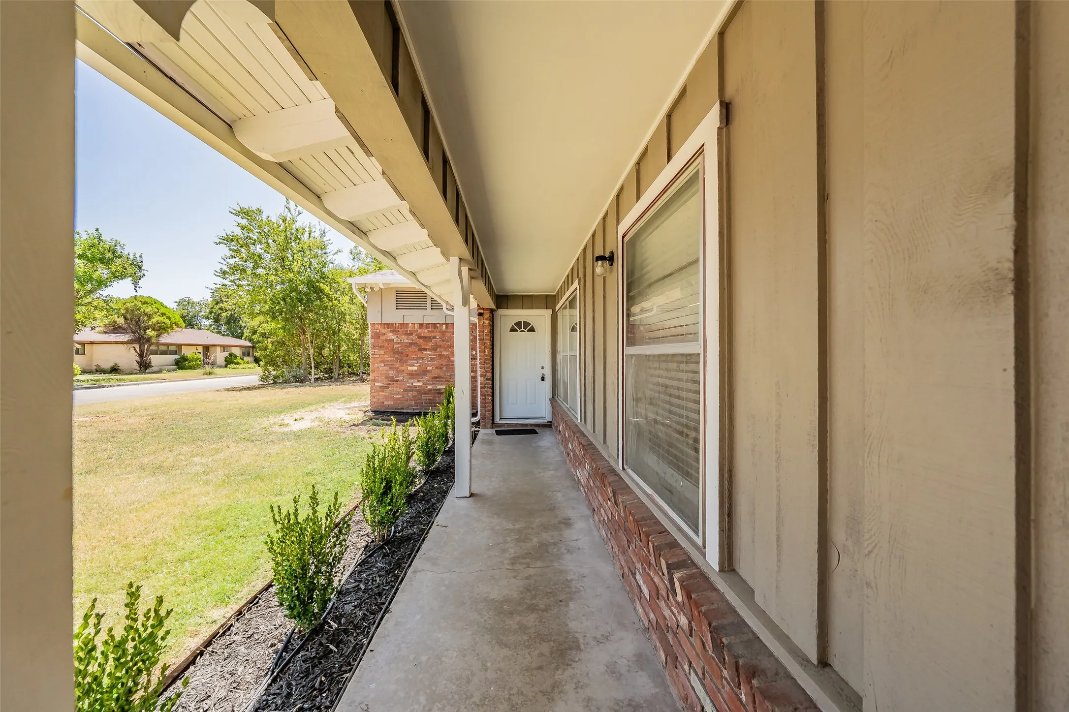 Single Family Residence For Sale in Tarrant County , 5008 Rector Avenue, Fort Worth, Texas 76133, 3 Bedroom, 2 Bathroom, 1 Garage spaces, 1,740 Sqft, built in 1955, mls#21361367, Real Estate Agent in Fort Worth, Homes For Sale in Tarrant county, Homes For Sale in Fort Worth, Realtor in Fort Worth Texas, Real Estate Brokerage Independent Realty Texas, Luminita Cordes Realtor