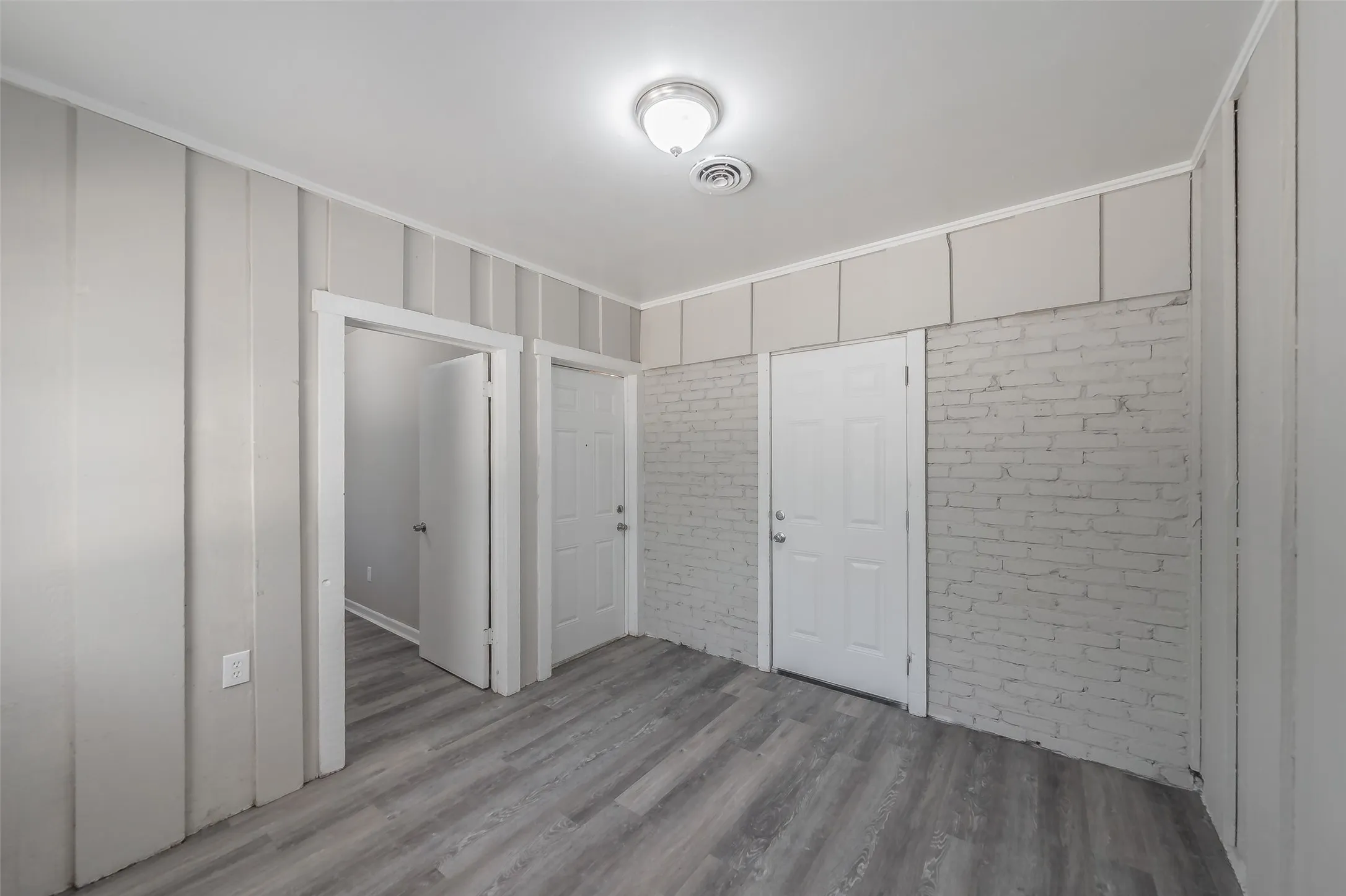 Single Family Residence For Sale in Tarrant County , 5008 Rector Avenue, Fort Worth, Texas 76133, 3 Bedroom, 2 Bathroom, 1 Garage spaces, 1,740 Sqft, built in 1955, mls#21361367, Real Estate Agent in Fort Worth, Homes For Sale in Tarrant county, Homes For Sale in Fort Worth, Realtor in Fort Worth Texas, Real Estate Brokerage Independent Realty Texas, Luminita Cordes Realtor