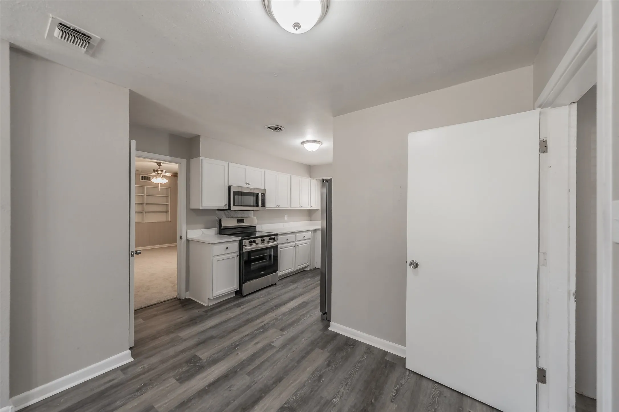 Single Family Residence For Sale in Tarrant County , 5008 Rector Avenue, Fort Worth, Texas 76133, 3 Bedroom, 2 Bathroom, 1 Garage spaces, 1,740 Sqft, built in 1955, mls#21361367, Real Estate Agent in Fort Worth, Homes For Sale in Tarrant county, Homes For Sale in Fort Worth, Realtor in Fort Worth Texas, Real Estate Brokerage Independent Realty Texas, Luminita Cordes Realtor