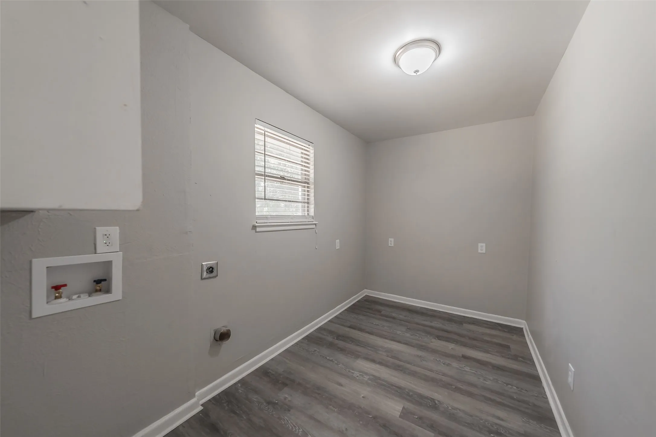 Single Family Residence For Sale in Tarrant County , 5008 Rector Avenue, Fort Worth, Texas 76133, 3 Bedroom, 2 Bathroom, 1 Garage spaces, 1,740 Sqft, built in 1955, mls#21361367, Real Estate Agent in Fort Worth, Homes For Sale in Tarrant county, Homes For Sale in Fort Worth, Realtor in Fort Worth Texas, Real Estate Brokerage Independent Realty Texas, Luminita Cordes Realtor