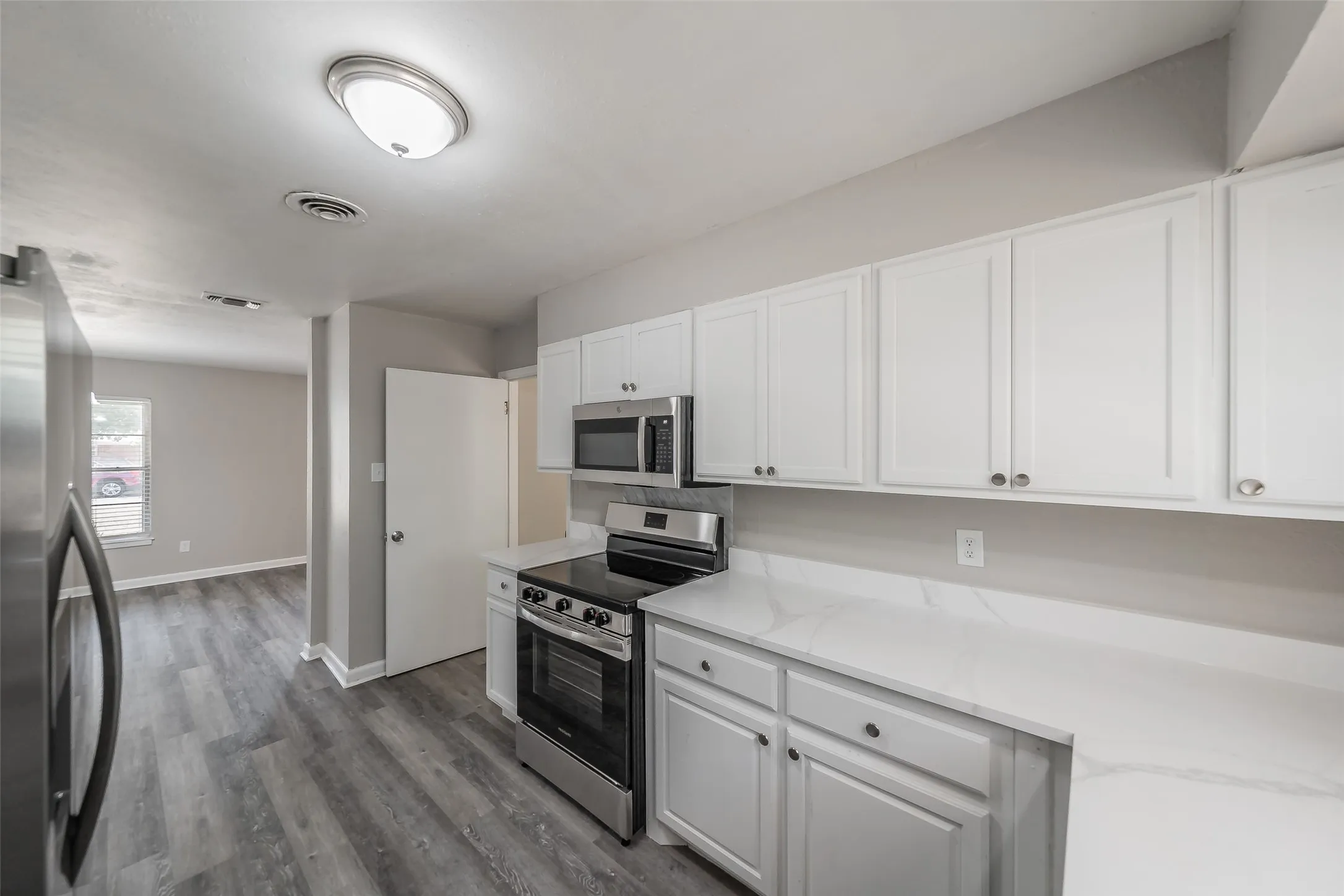 Single Family Residence For Sale in Tarrant County , 5008 Rector Avenue, Fort Worth, Texas 76133, 3 Bedroom, 2 Bathroom, 1 Garage spaces, 1,740 Sqft, built in 1955, mls#21361367, Real Estate Agent in Fort Worth, Homes For Sale in Tarrant county, Homes For Sale in Fort Worth, Realtor in Fort Worth Texas, Real Estate Brokerage Independent Realty Texas, Luminita Cordes Realtor