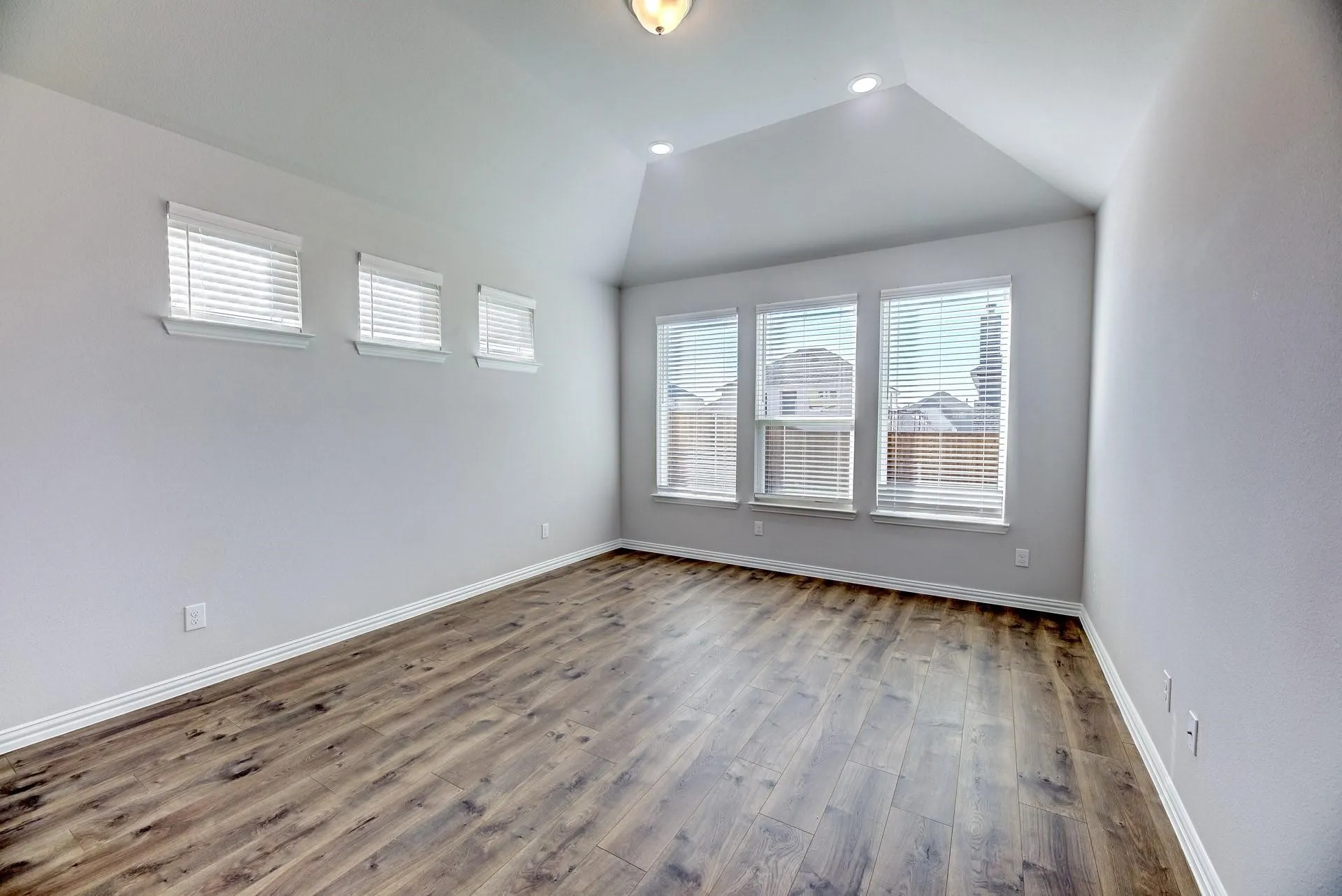 Single Family Residence For Rent in Denton County , 1012 Rosebay Drive, Justin, Texas 76247, 4 Bedroom, 3 Bathroom, 2 Garage spaces, 3,079 Sqft, built in 2022, mls#21361657, Real Estate Agent in Justin, Homes For Rent in Denton county, Homes For Rent in Justin, Realtor in Justin Texas, Real Estate Brokerage Independent Realty Texas, Luminita Cordes Realtor