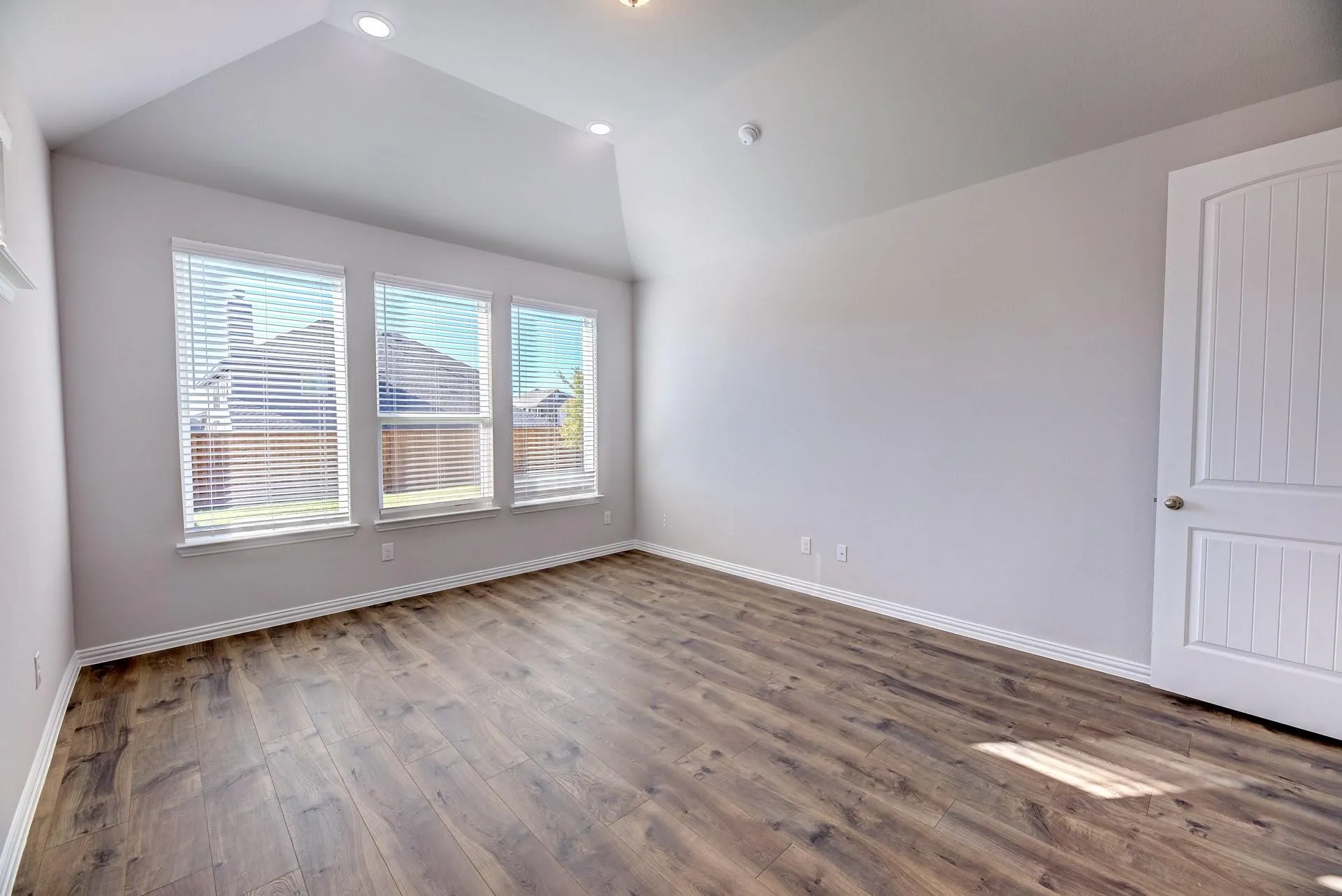 Single Family Residence For Rent in Denton County , 1012 Rosebay Drive, Justin, Texas 76247, 4 Bedroom, 3 Bathroom, 2 Garage spaces, 3,079 Sqft, built in 2022, mls#21361657, Real Estate Agent in Justin, Homes For Rent in Denton county, Homes For Rent in Justin, Realtor in Justin Texas, Real Estate Brokerage Independent Realty Texas, Luminita Cordes Realtor