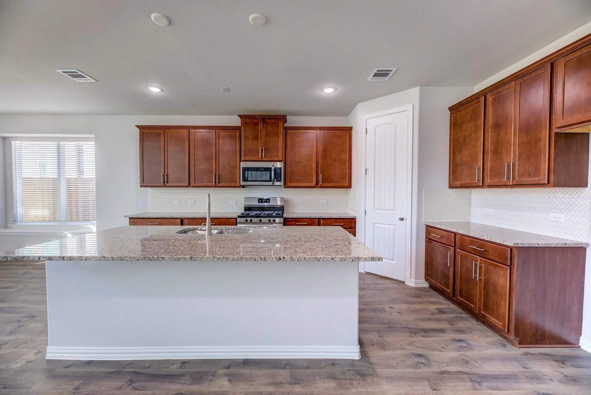 Single Family Residence For Rent in Denton County , 1012 Rosebay Drive, Justin, Texas 76247, 4 Bedroom, 3 Bathroom, 2 Garage spaces, 3,079 Sqft, built in 2022, mls#21361657, Real Estate Agent in Justin, Homes For Rent in Denton county, Homes For Rent in Justin, Realtor in Justin Texas, Real Estate Brokerage Independent Realty Texas, Luminita Cordes Realtor