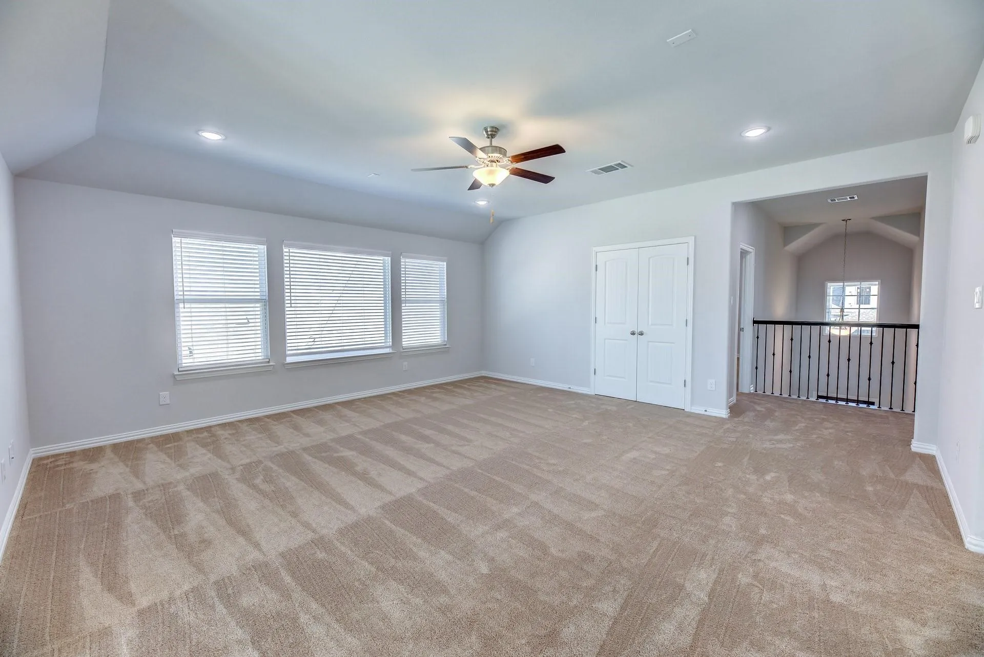 Single Family Residence For Rent in Denton County , 1012 Rosebay Drive, Justin, Texas 76247, 4 Bedroom, 3 Bathroom, 2 Garage spaces, 3,079 Sqft, built in 2022, mls#21361657, Real Estate Agent in Justin, Homes For Rent in Denton county, Homes For Rent in Justin, Realtor in Justin Texas, Real Estate Brokerage Independent Realty Texas, Luminita Cordes Realtor