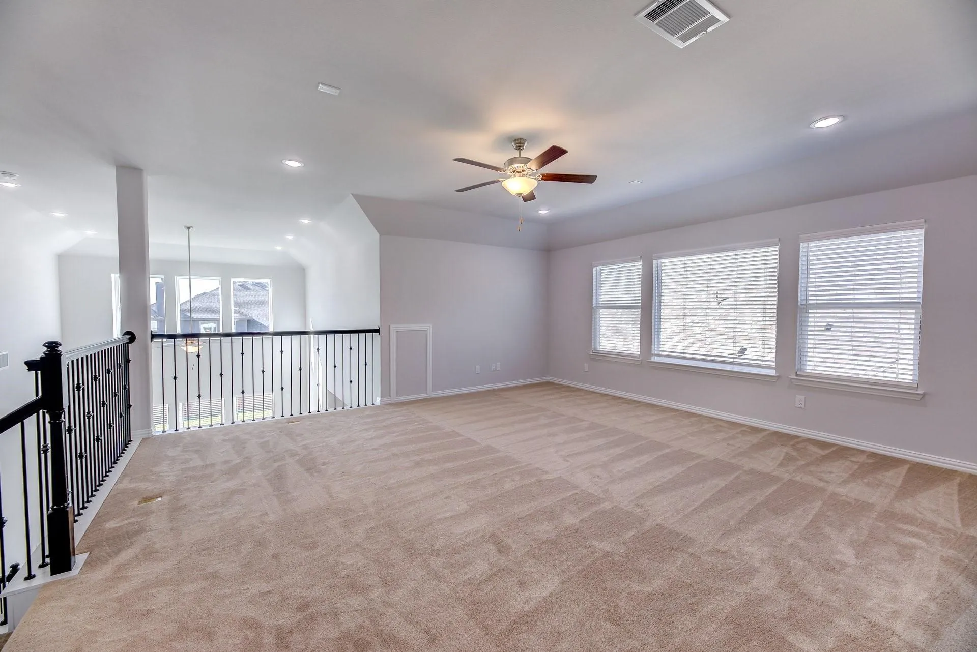 Single Family Residence For Rent in Denton County , 1012 Rosebay Drive, Justin, Texas 76247, 4 Bedroom, 3 Bathroom, 2 Garage spaces, 3,079 Sqft, built in 2022, mls#21361657, Real Estate Agent in Justin, Homes For Rent in Denton county, Homes For Rent in Justin, Realtor in Justin Texas, Real Estate Brokerage Independent Realty Texas, Luminita Cordes Realtor