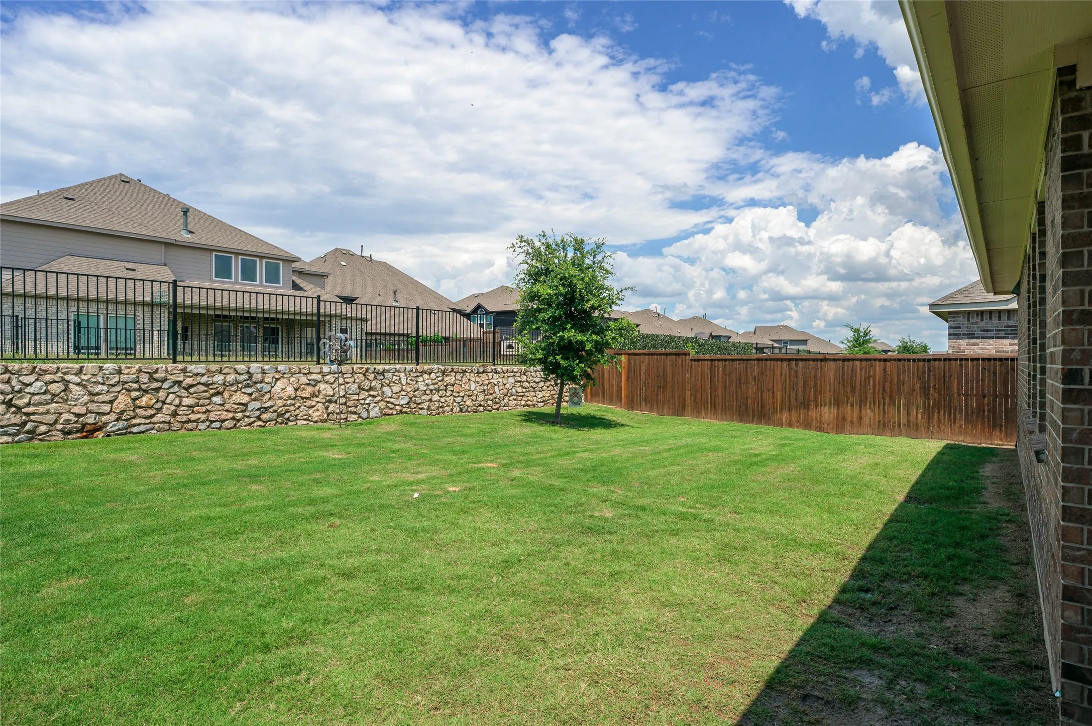 Single Family Residence For Sale in Denton County , 5829 Pensby Drive, Celina, Texas 76227, 4 Bedroom, 2 Bathroom, 2 Garage spaces, 2,016 Sqft, built in 2020, mls#21361597, Real Estate Agent in Celina, Homes For Sale in Denton county, Homes For Sale in Celina, Realtor in Celina Texas, Real Estate Brokerage Independent Realty Texas, Luminita Cordes Realtor