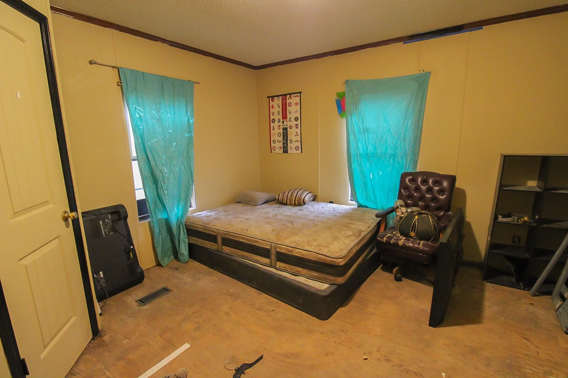 Manufactured Home For Sale in Bowie County , 204 E 9th, Hooks, Texas 75561, 4 Bedroom, 2 Bathroom, Garage spaces, 2,128 Sqft, built in 1992, mls#21361653, Real Estate Agent in Hooks, Homes For Sale in Bowie county, Homes For Sale in Hooks, Realtor in Hooks Texas, Real Estate Brokerage Independent Realty Texas, Luminita Cordes Realtor