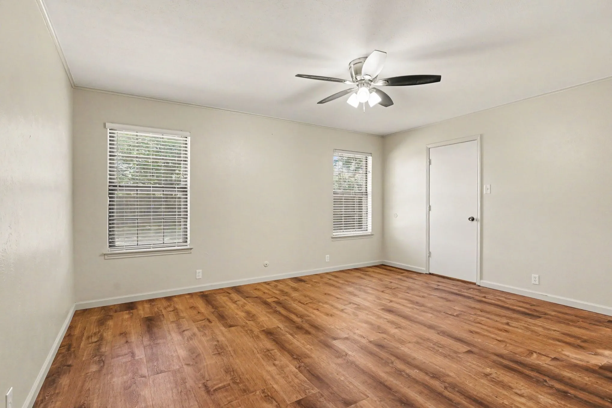 Single Family Residence For Sale in Johnson County , 1510 Surry Place Drive, Cleburne, Texas 76033, 3 Bedroom, 2 Bathroom, 2 Garage spaces, 1,742 Sqft, built in 1980, mls#21360142, Real Estate Agent in Cleburne, Homes For Sale in Johnson county, Homes For Sale in Cleburne, Realtor in Cleburne Texas, Real Estate Brokerage Independent Realty Texas, Luminita Cordes Realtor