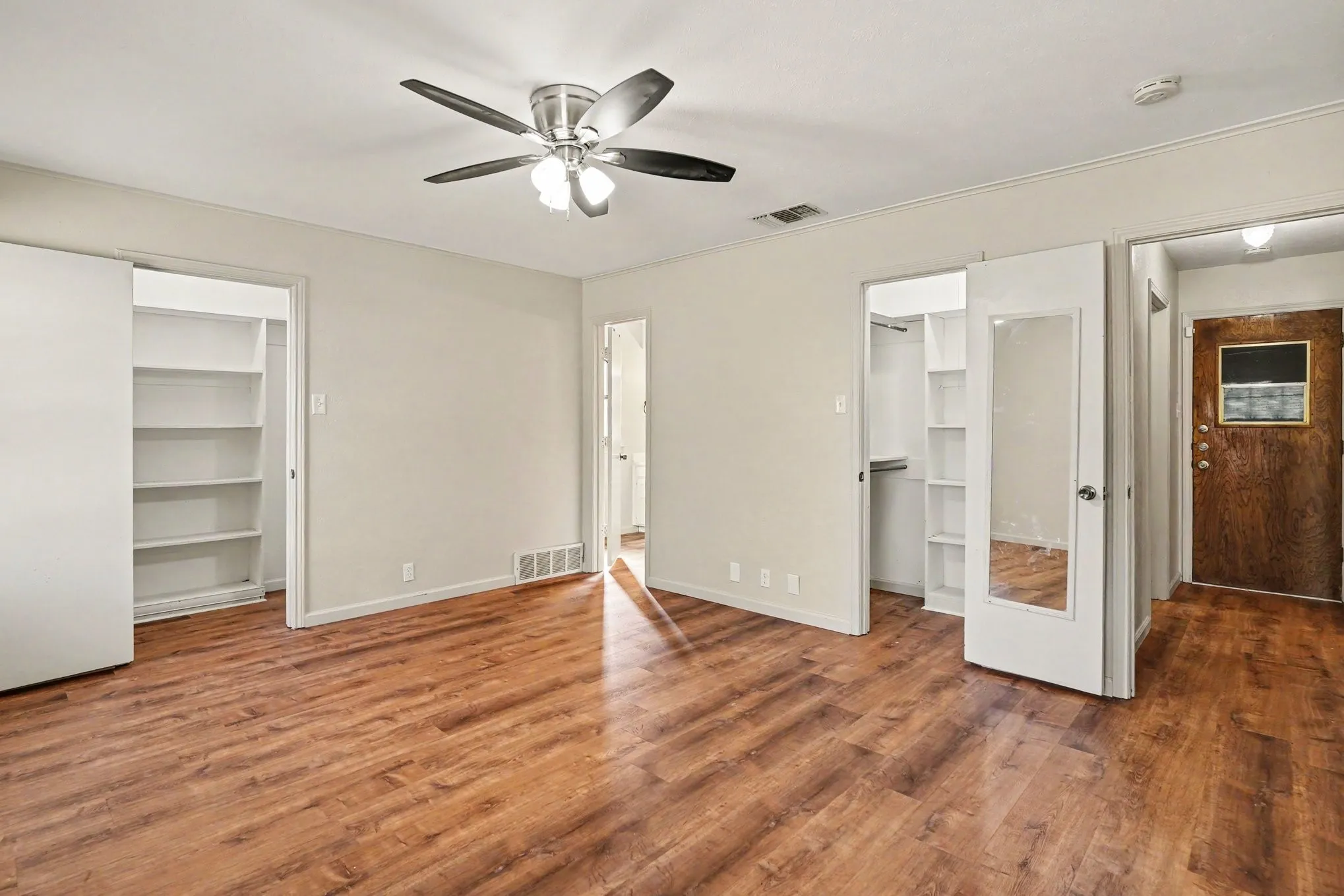 Single Family Residence For Sale in Johnson County , 1510 Surry Place Drive, Cleburne, Texas 76033, 3 Bedroom, 2 Bathroom, 2 Garage spaces, 1,742 Sqft, built in 1980, mls#21360142, Real Estate Agent in Cleburne, Homes For Sale in Johnson county, Homes For Sale in Cleburne, Realtor in Cleburne Texas, Real Estate Brokerage Independent Realty Texas, Luminita Cordes Realtor